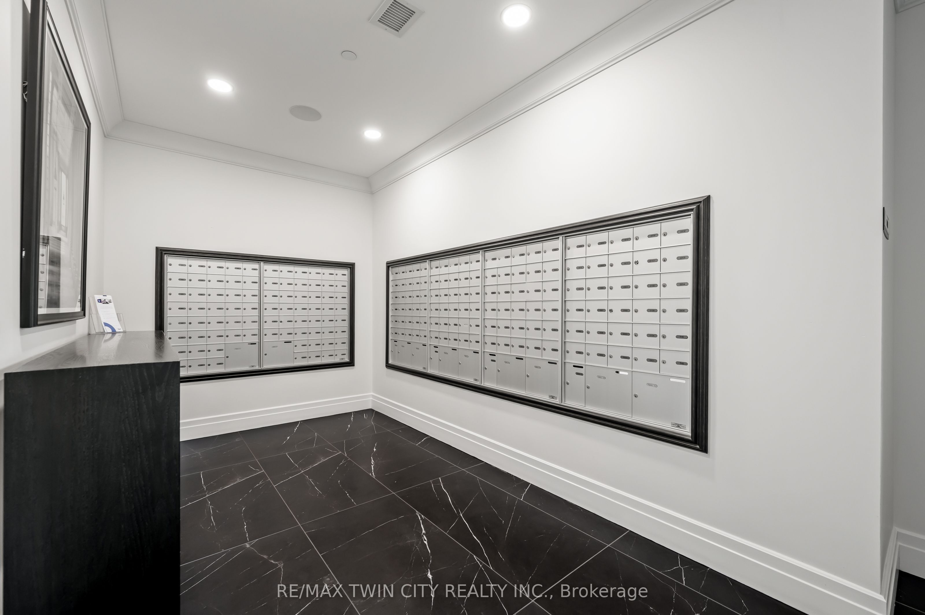 155 Caroline Street S 1411 Property Photo 11