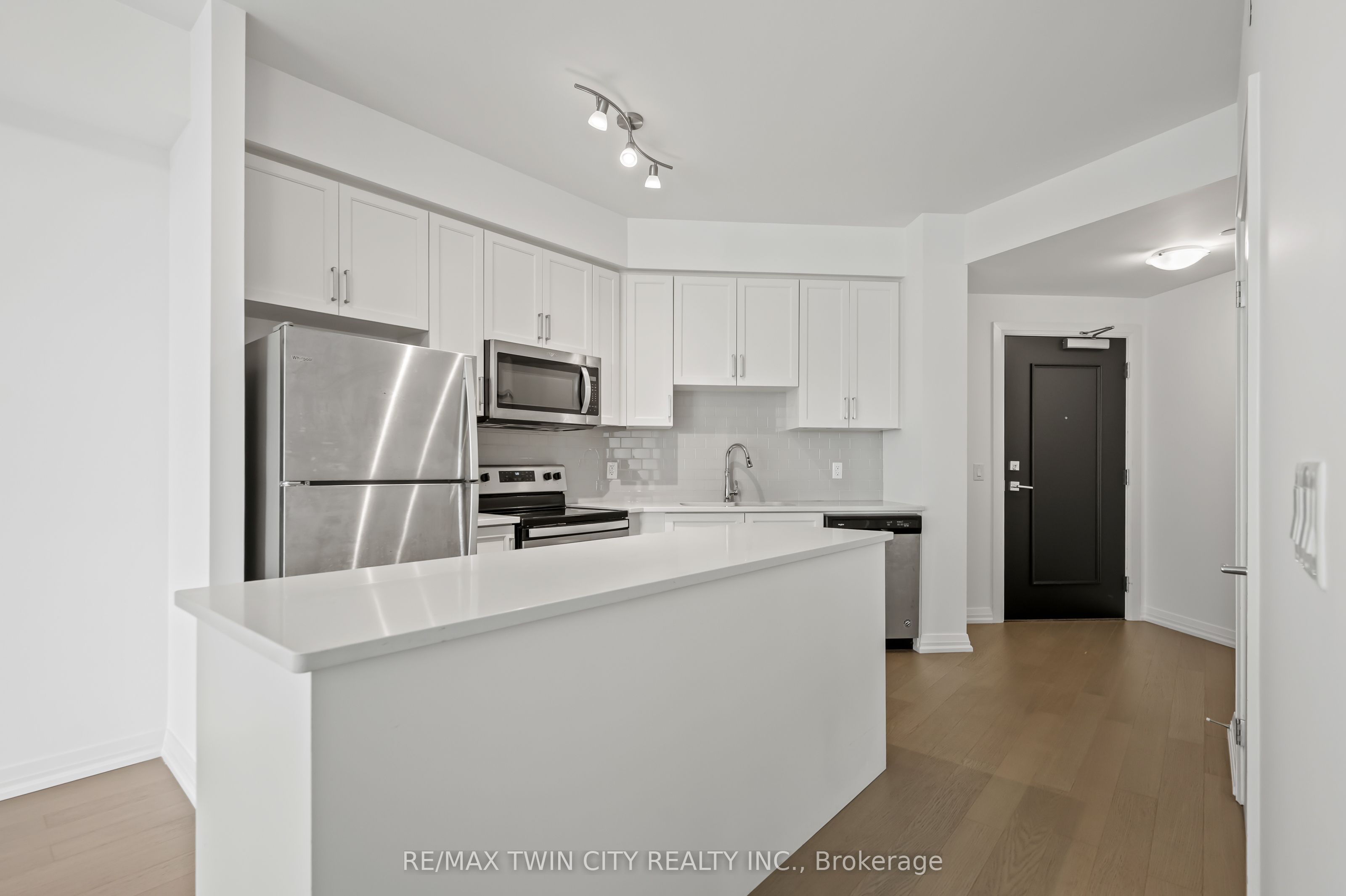 155 Caroline Street S 1411 Property Photo 18