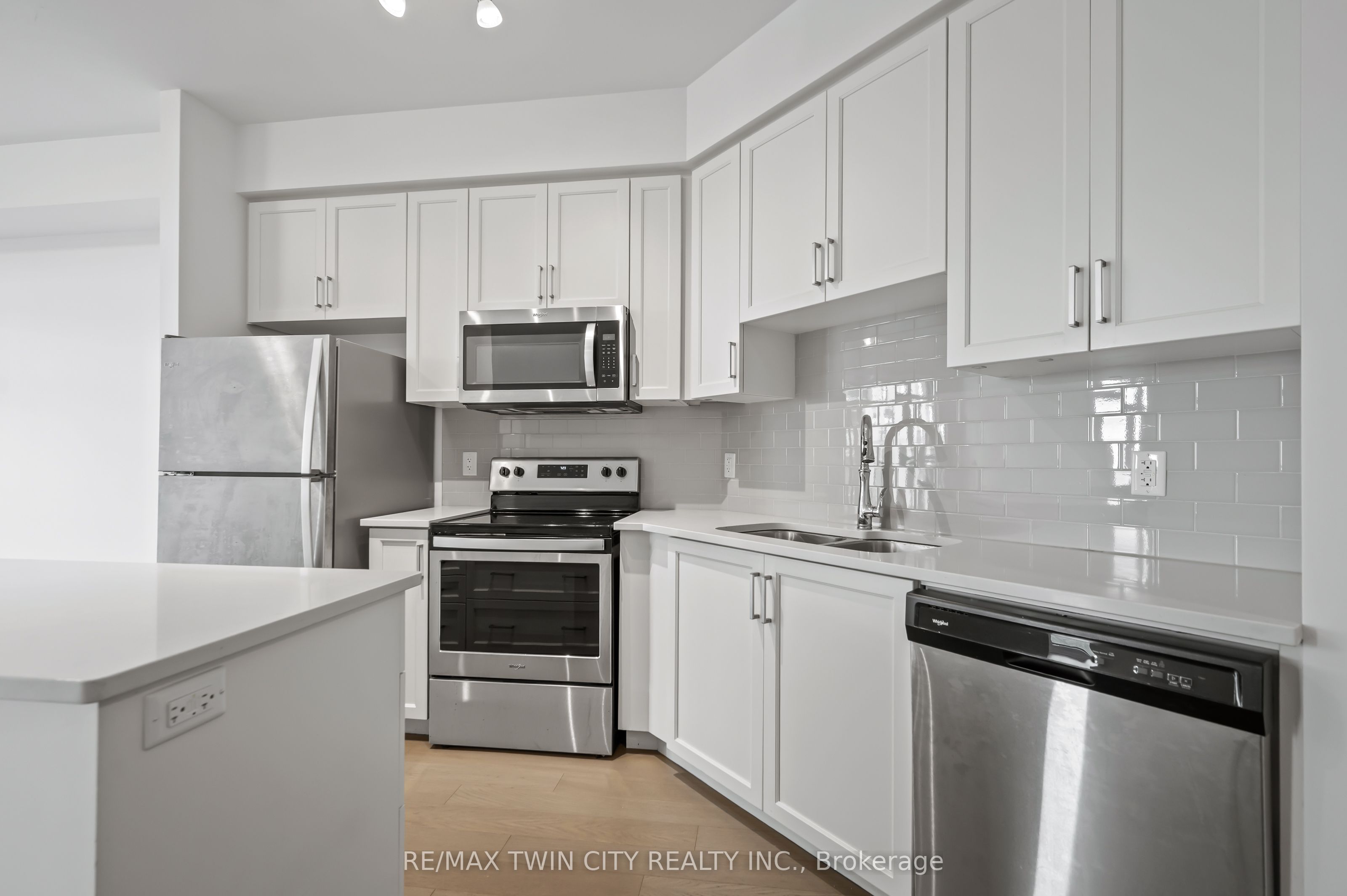 155 Caroline Street S 1411 Property Photo 20