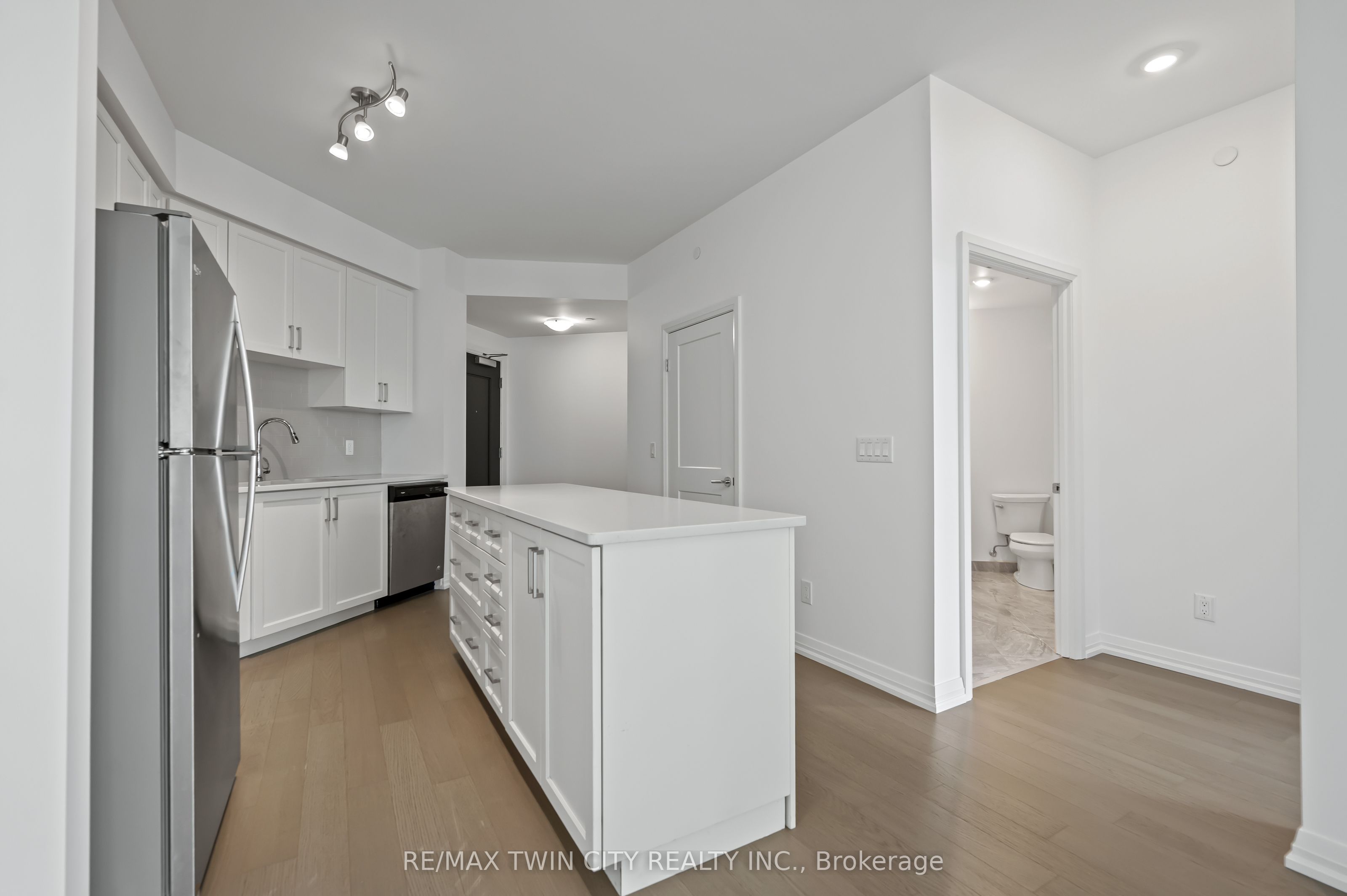 155 Caroline Street S 1411 Property Photo 22