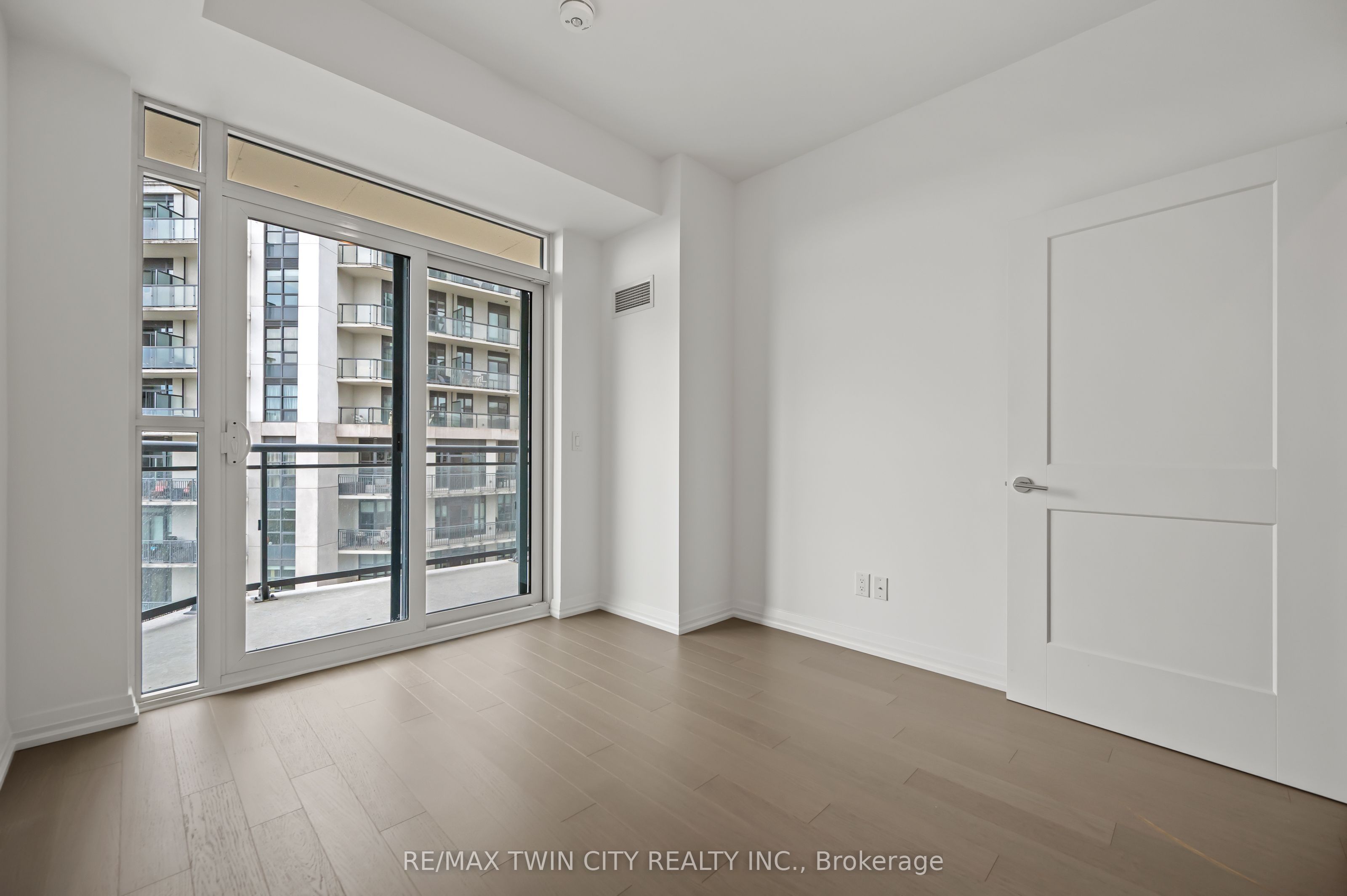 155 Caroline Street S 1411 Property Photo 24