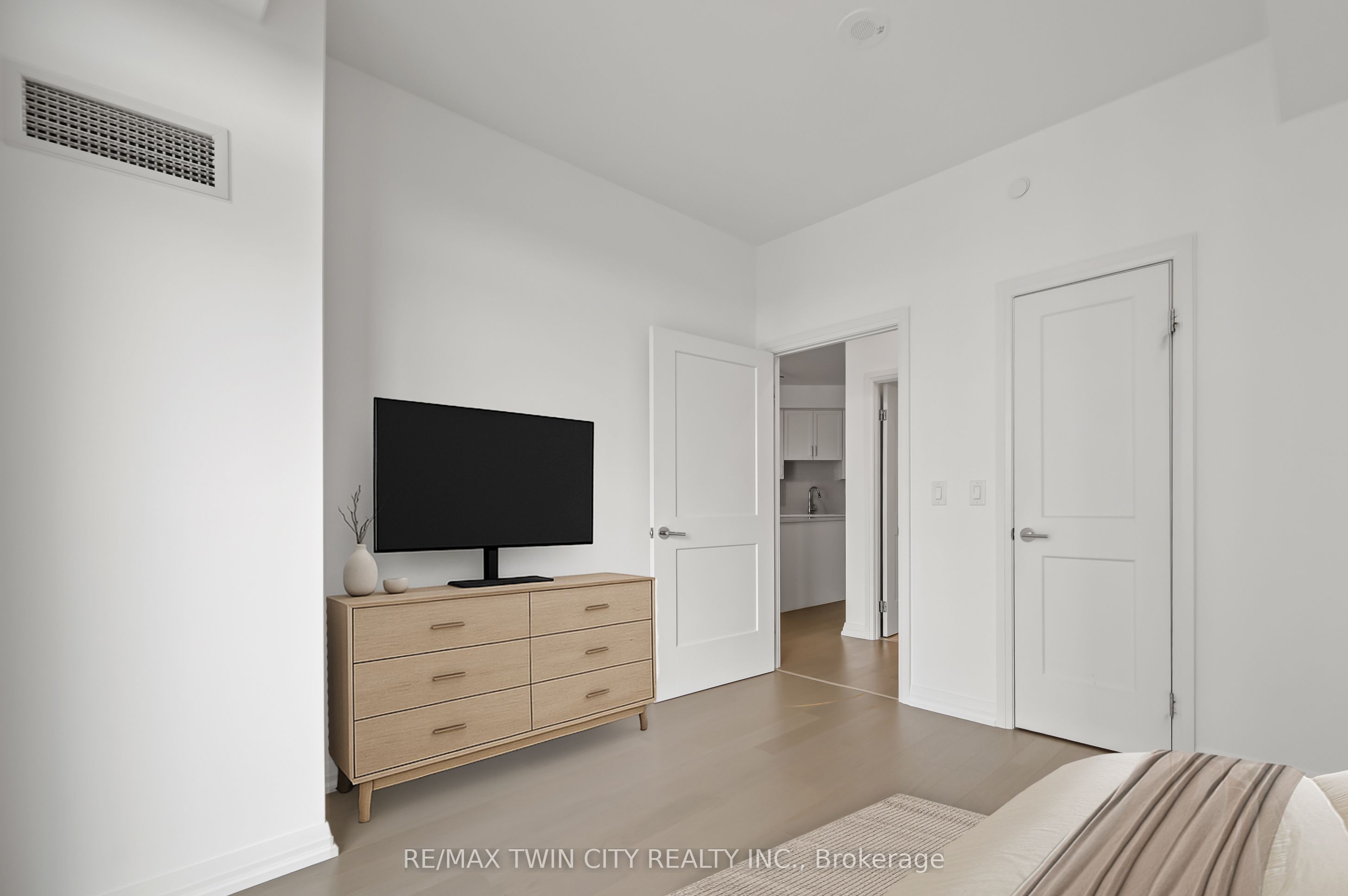 155 Caroline Street S 1411 Property Photo 25