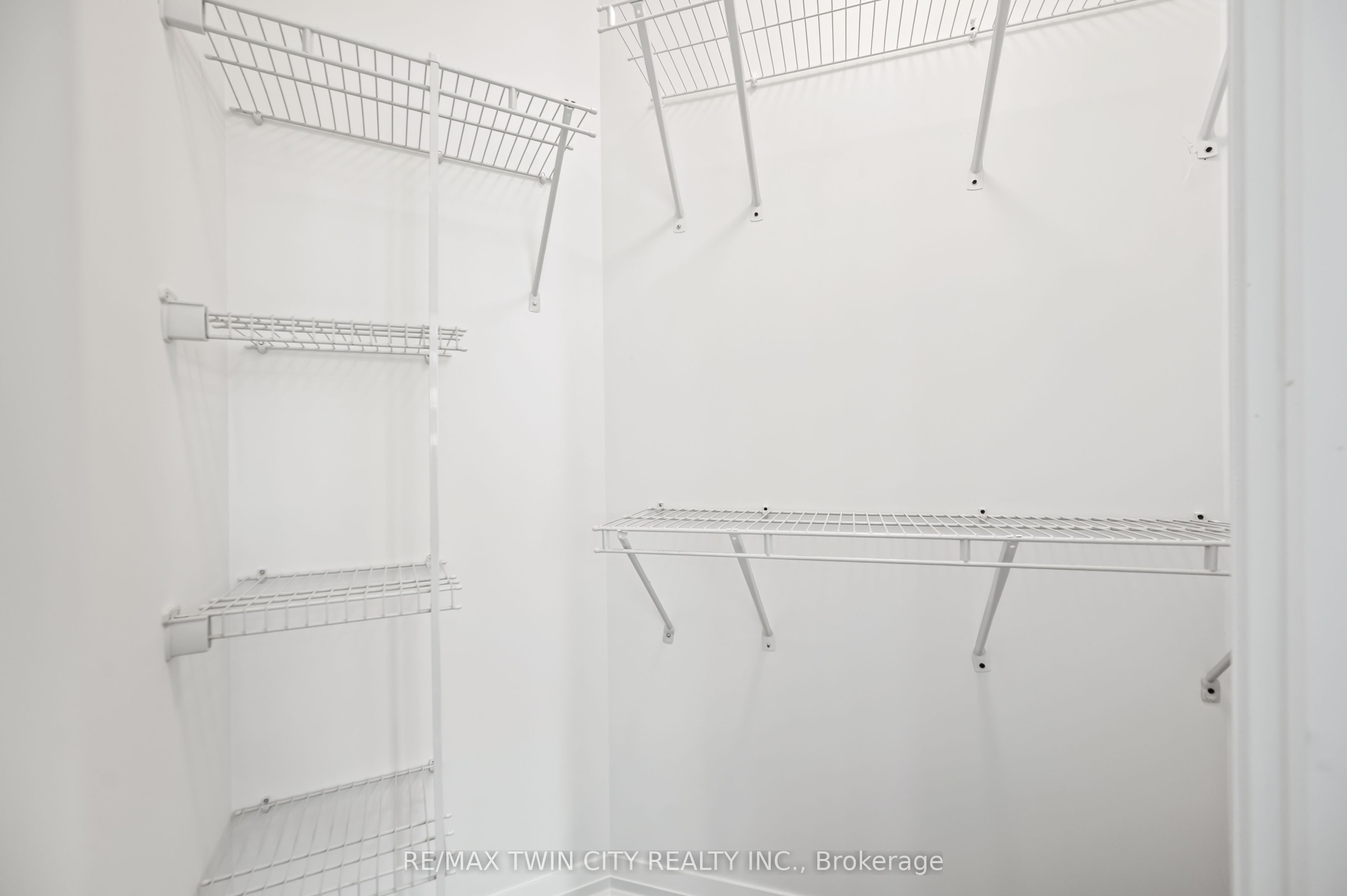 155 Caroline Street S 1411 Property Photo 26