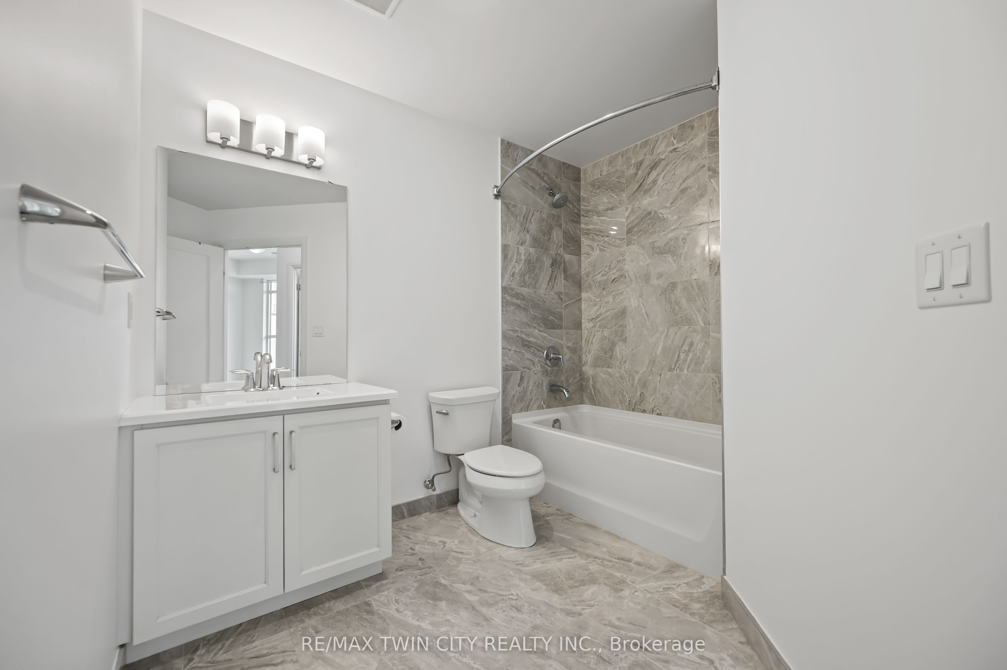 155 Caroline Street S 1411 Property Photo 27