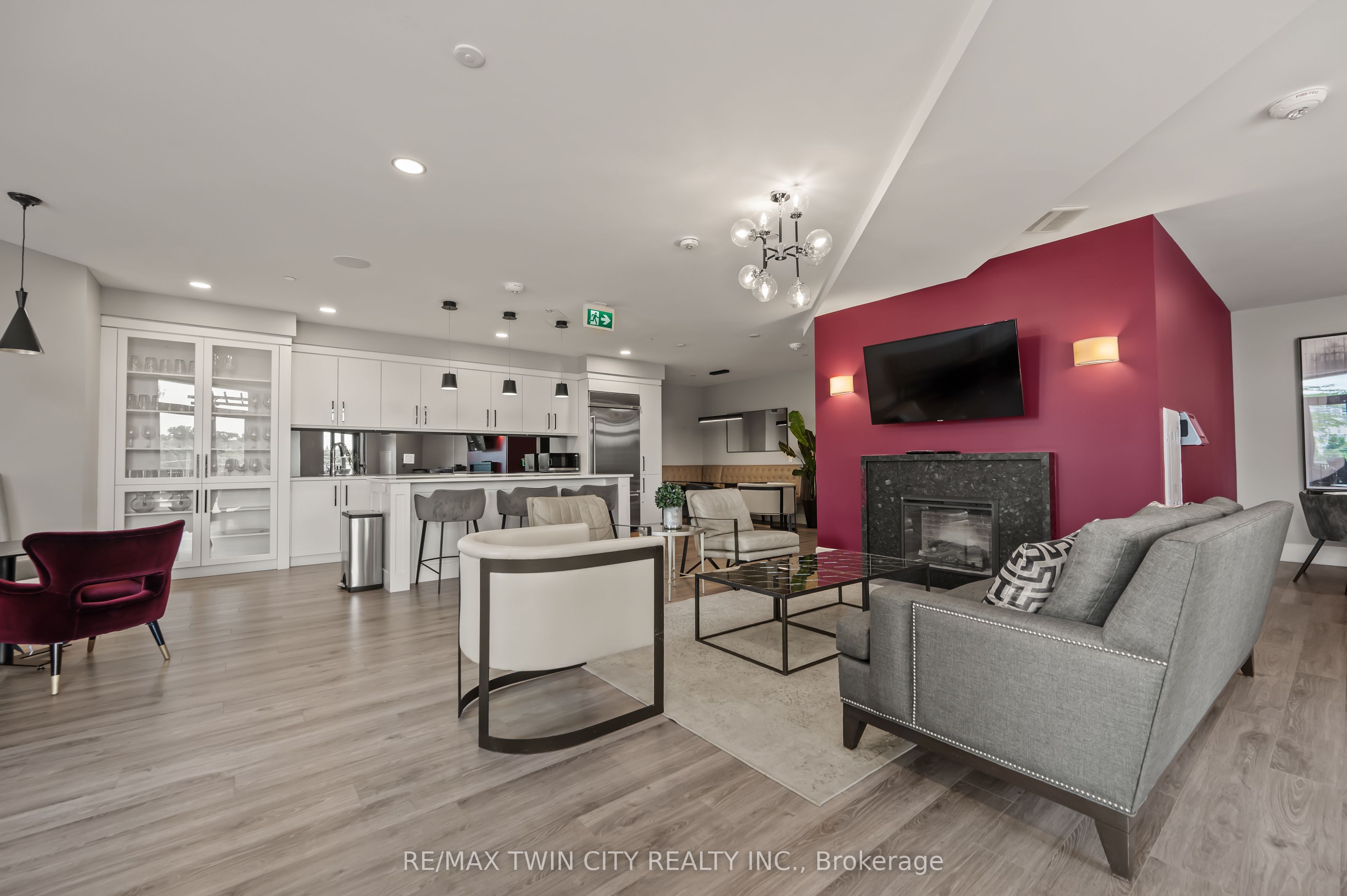 155 Caroline Street S 1411 Property Photo 33