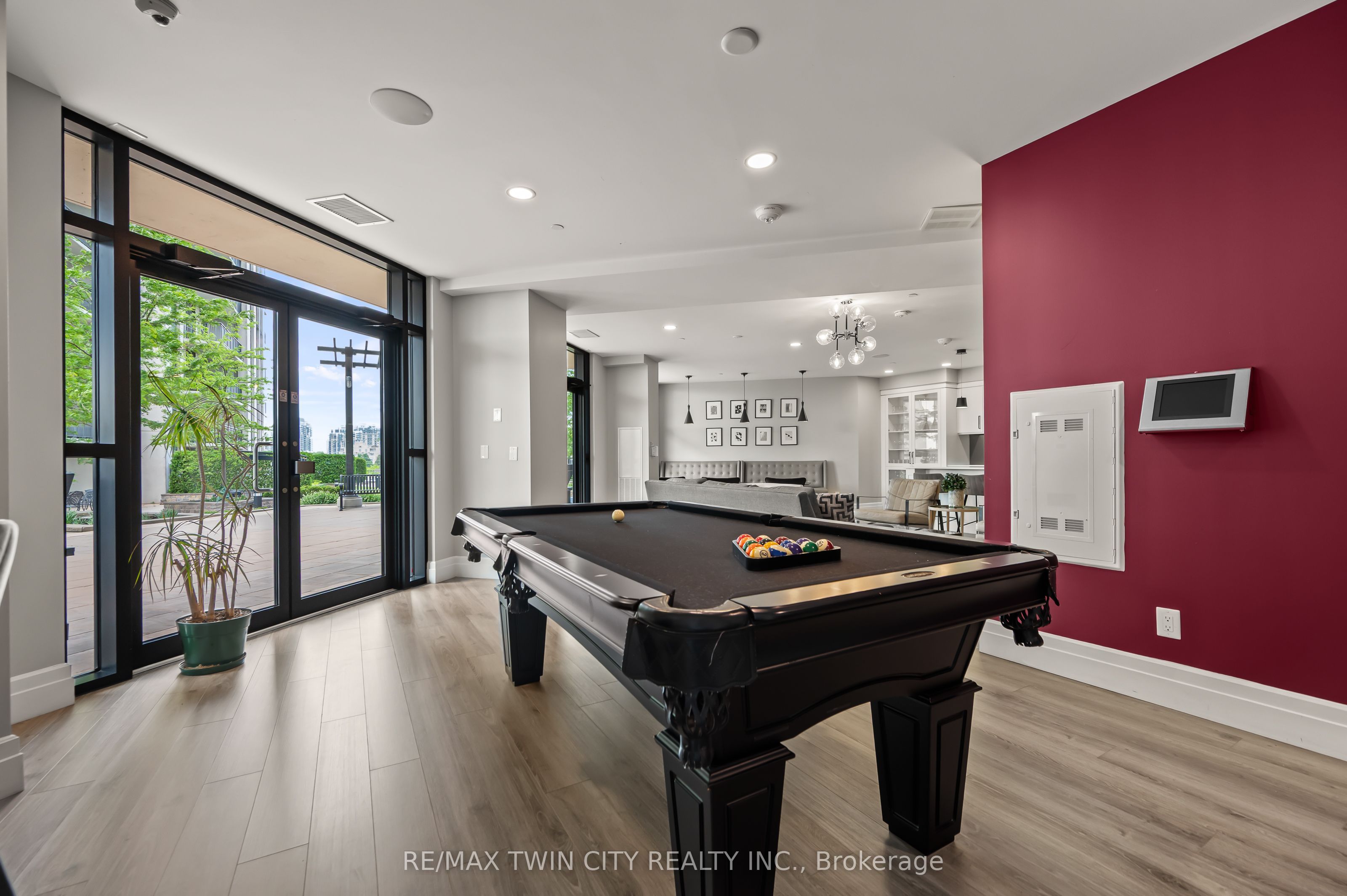 155 Caroline Street S 1411 Property Photo 35