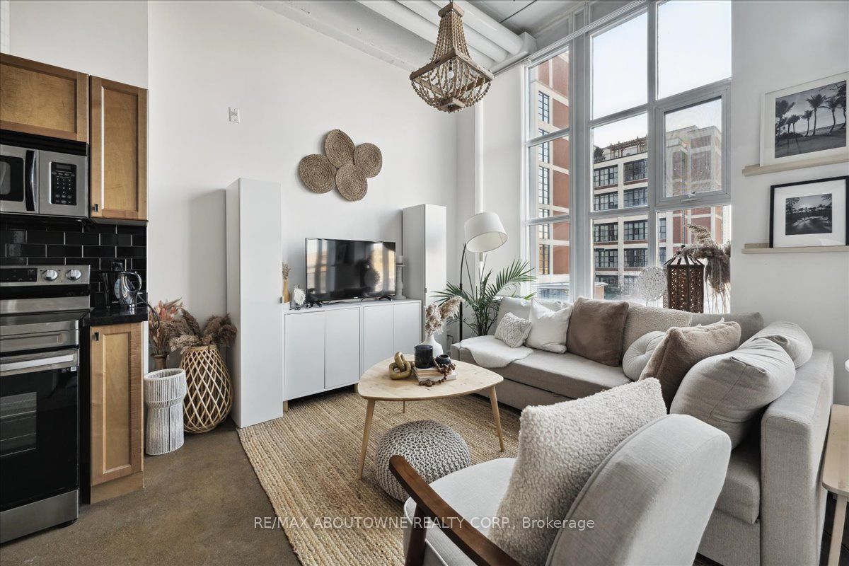 404 King Street W 232 Property Photo 1