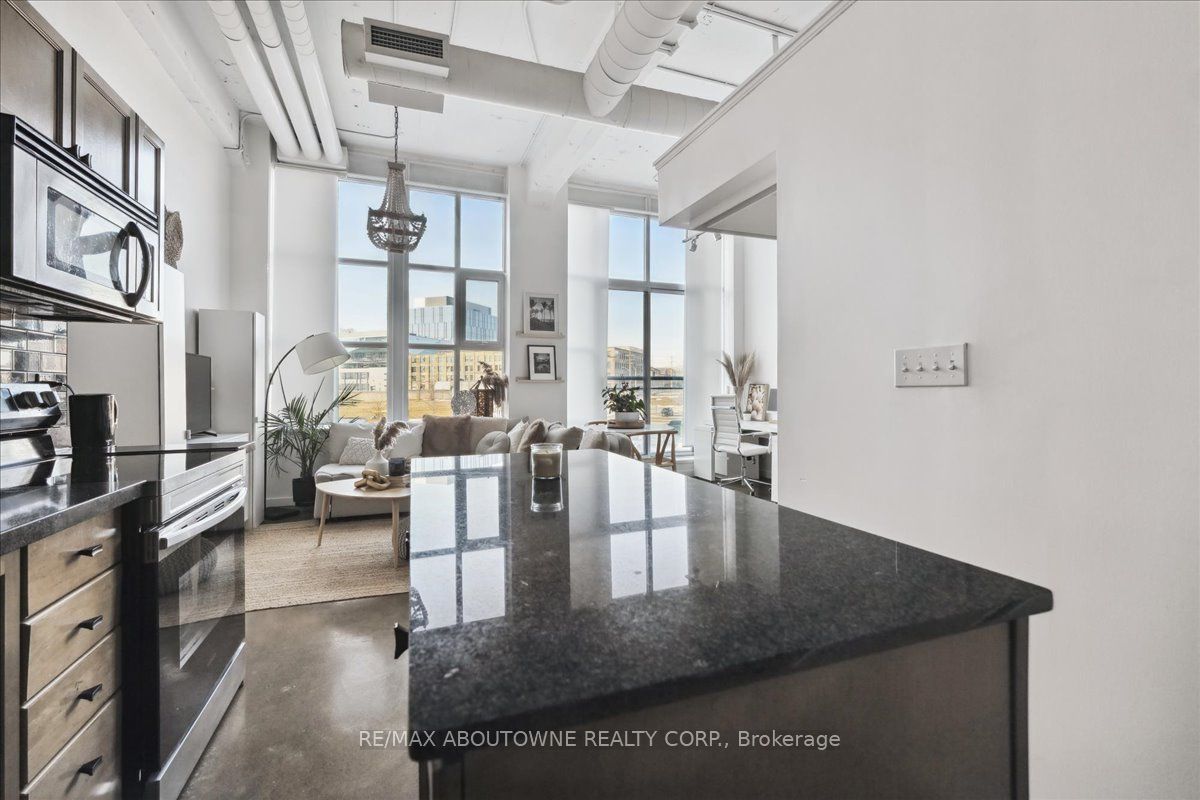 404 King Street W 232 Property Photo 4