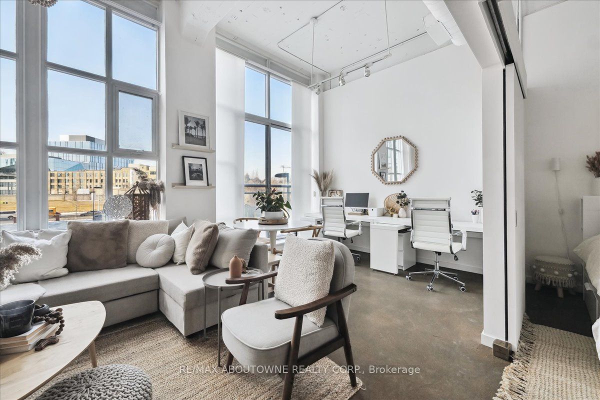 404 King Street W 232 Property Photo 5