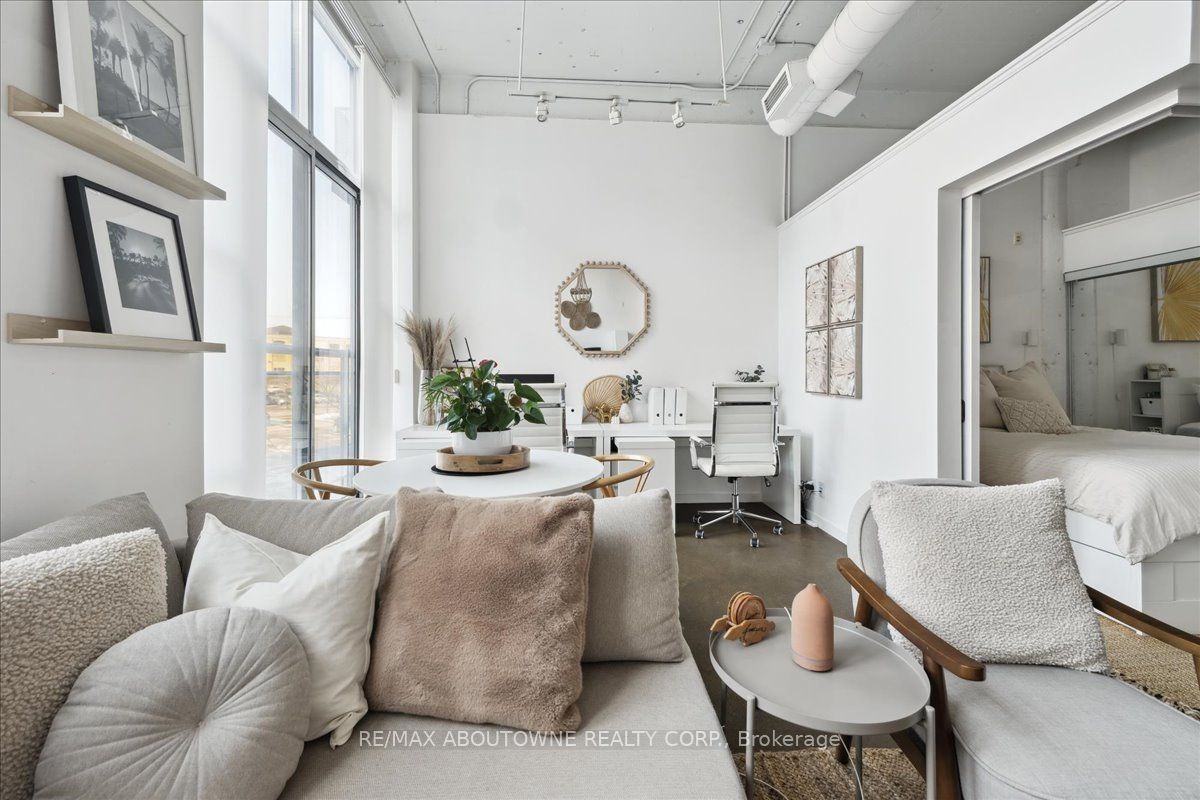 404 King Street W 232 Property Photo 6