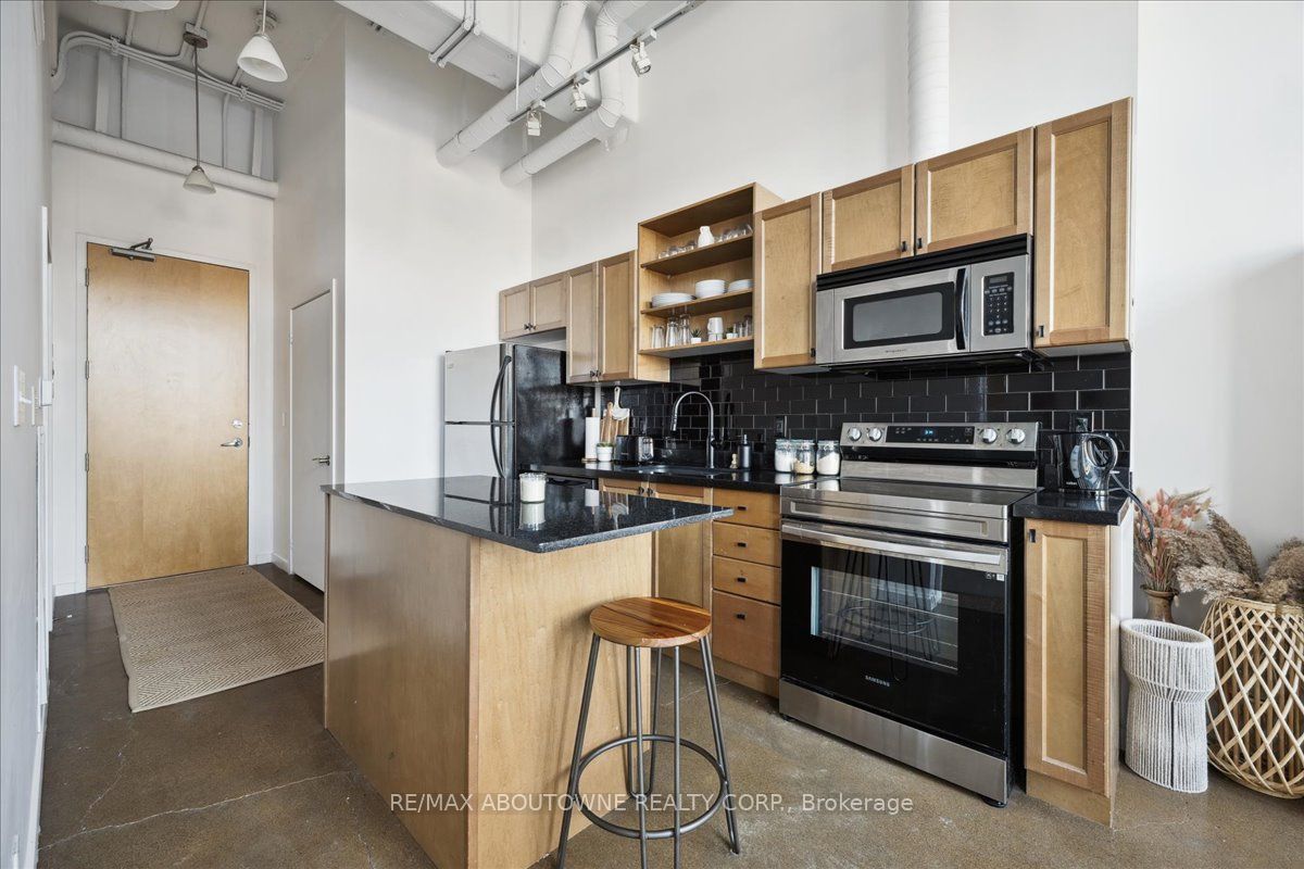 404 King Street W 232 Property Photo 7