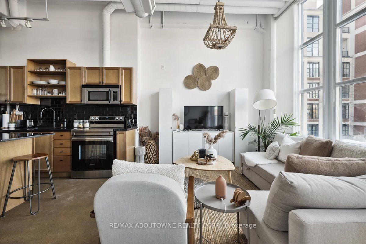 404 King Street W 232 Property Photo 9