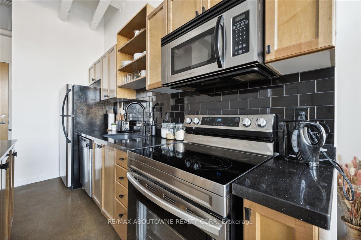 404 King Street W 232 Property Photo 11