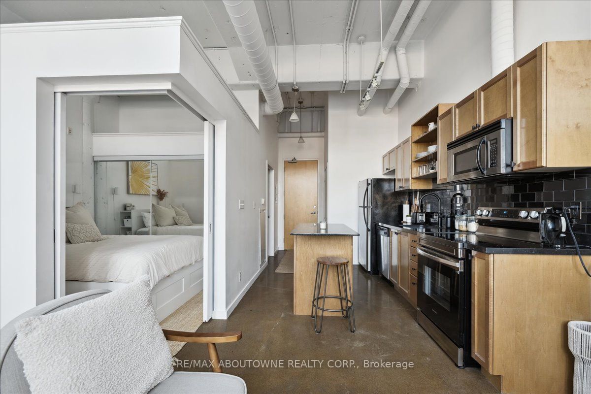 404 King Street W 232 Property Photo 13