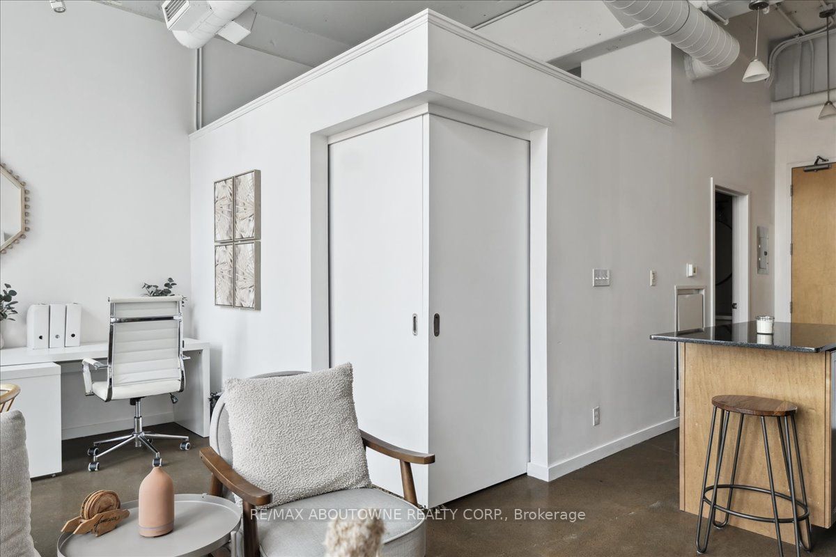 404 King Street W 232 Property Photo 16