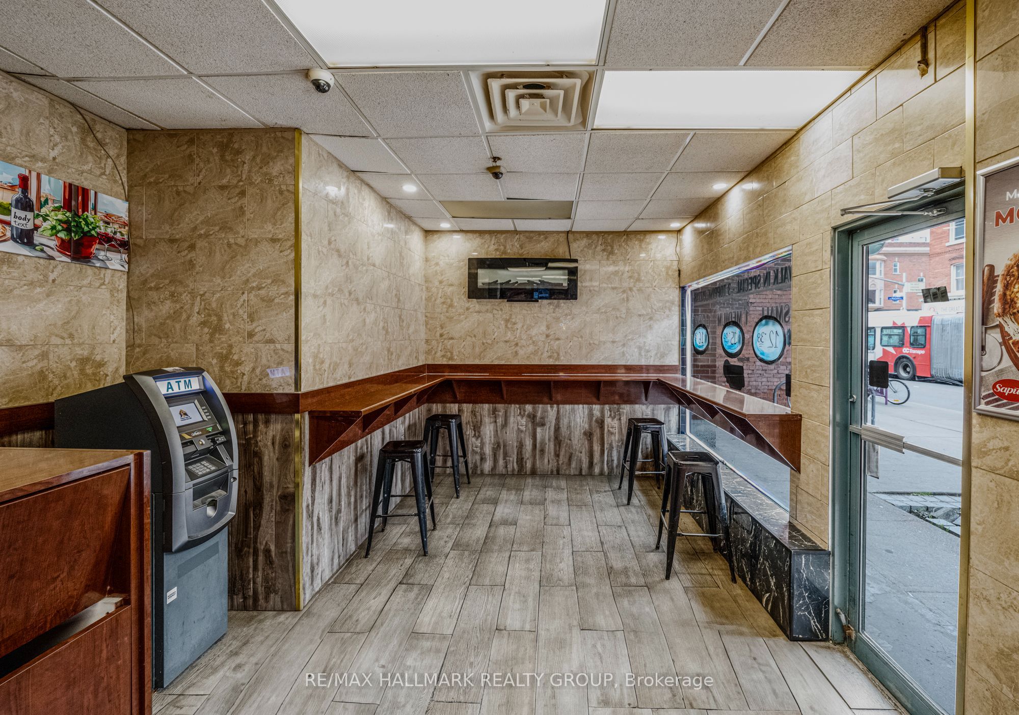 320 Bank Street Property Photo 4