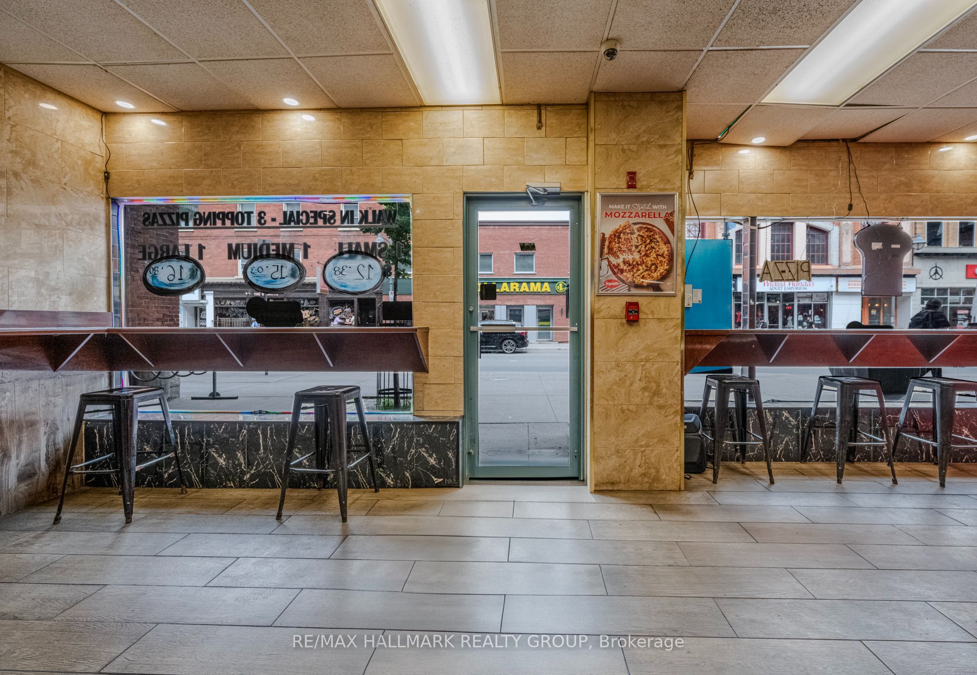 320 Bank Street Property Photo 7