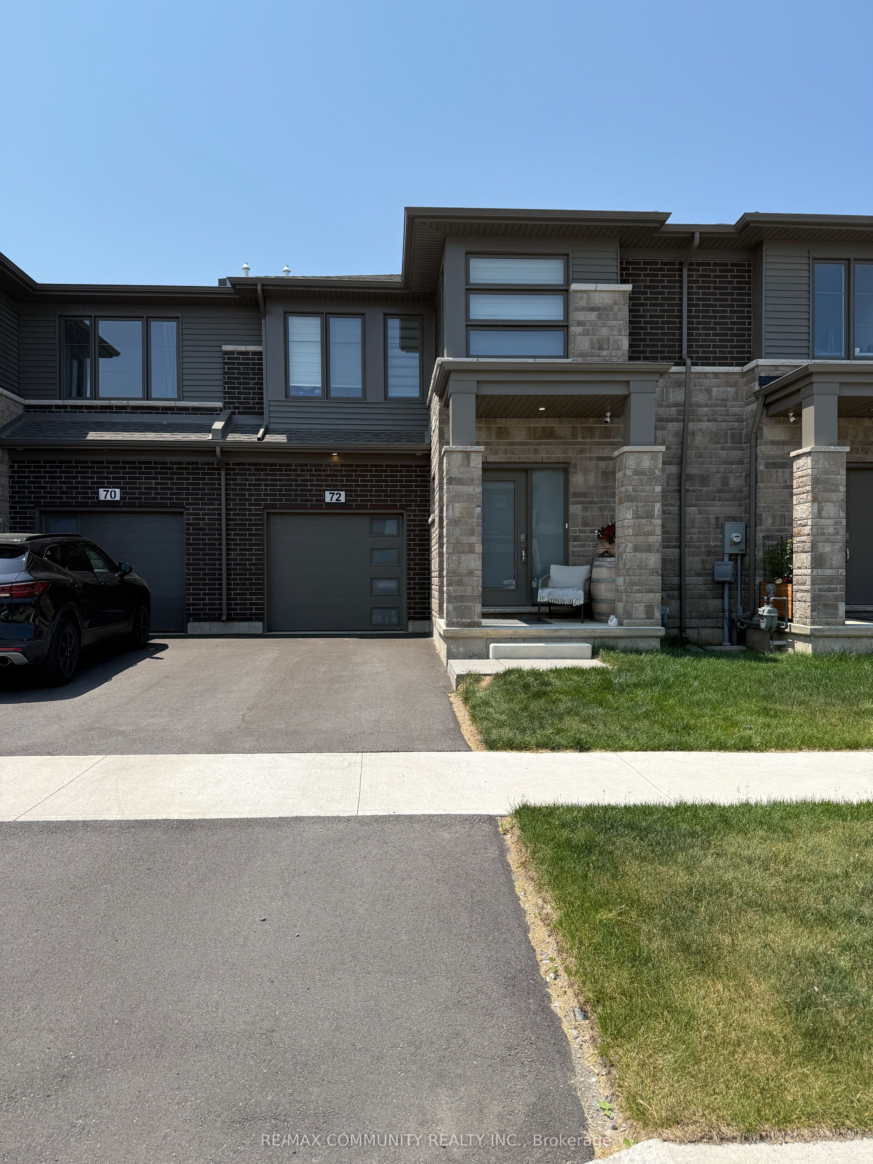 72 Samuel Ave Property Photo 1
