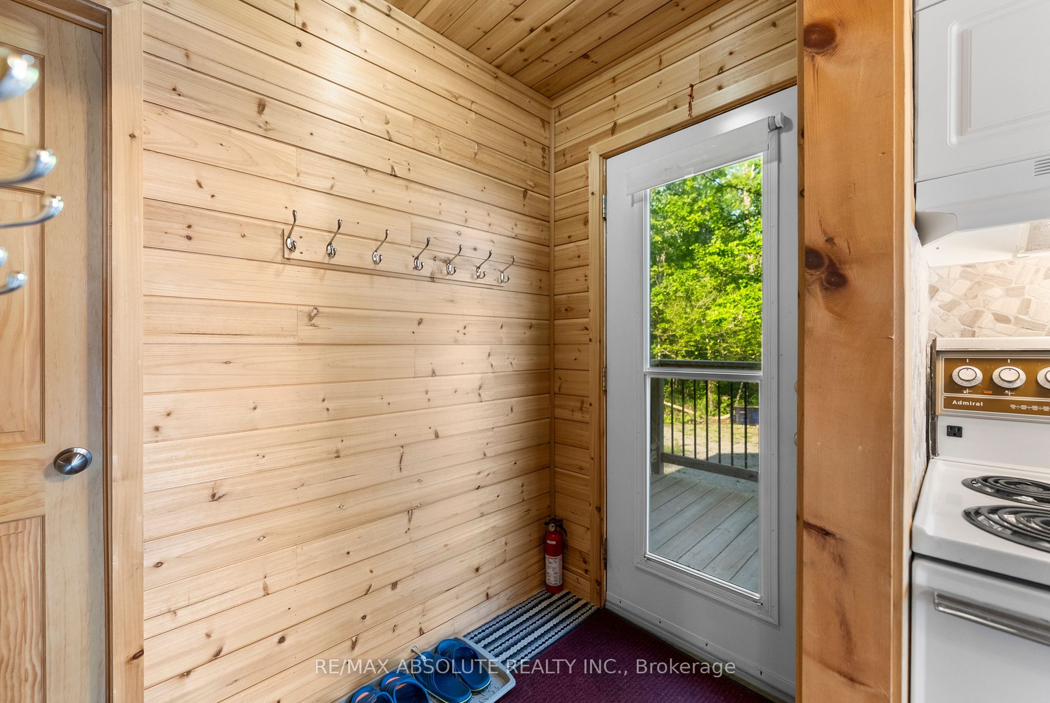 339 Leavoy Lane Property Photo 8
