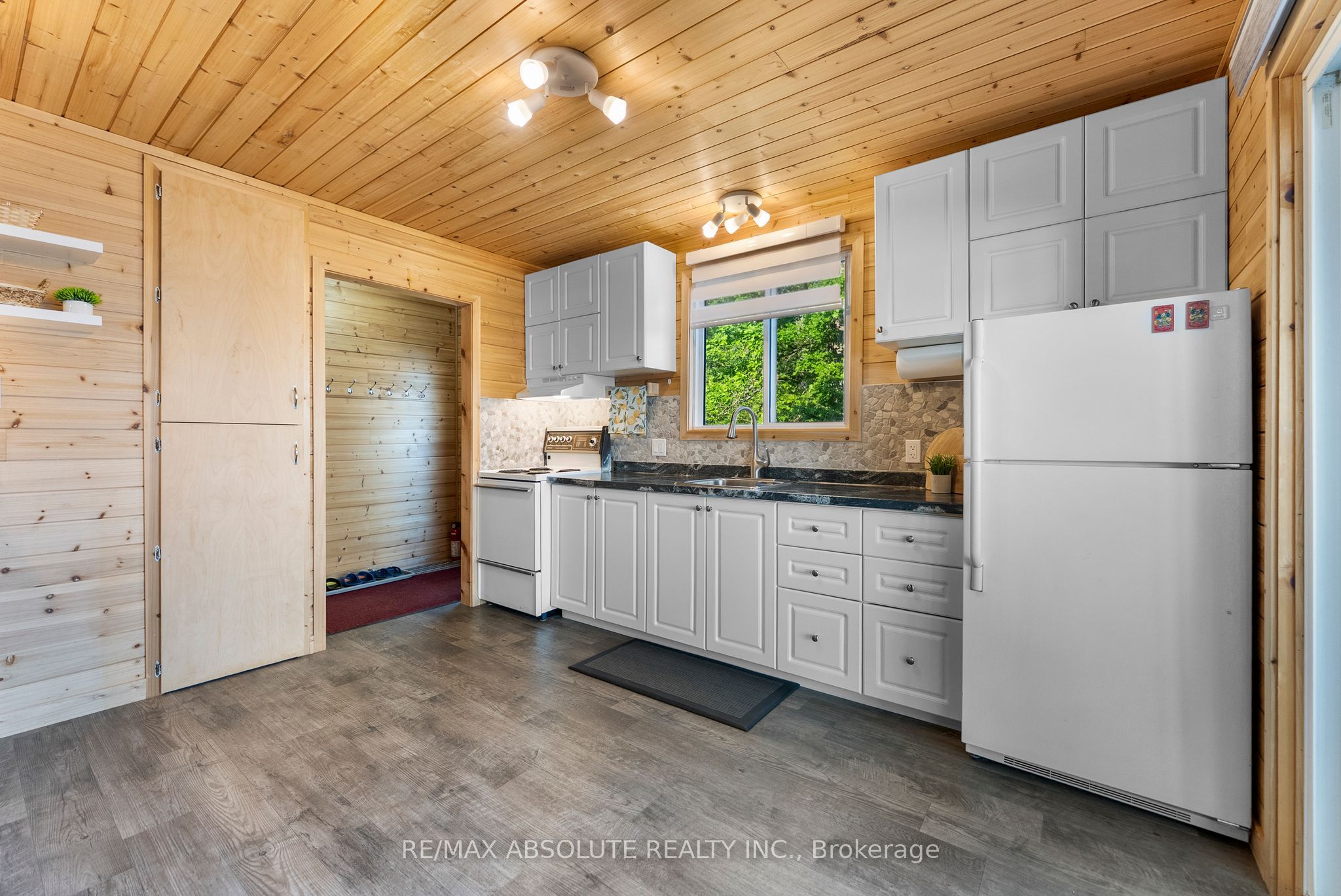 339 Leavoy Lane Property Photo 15