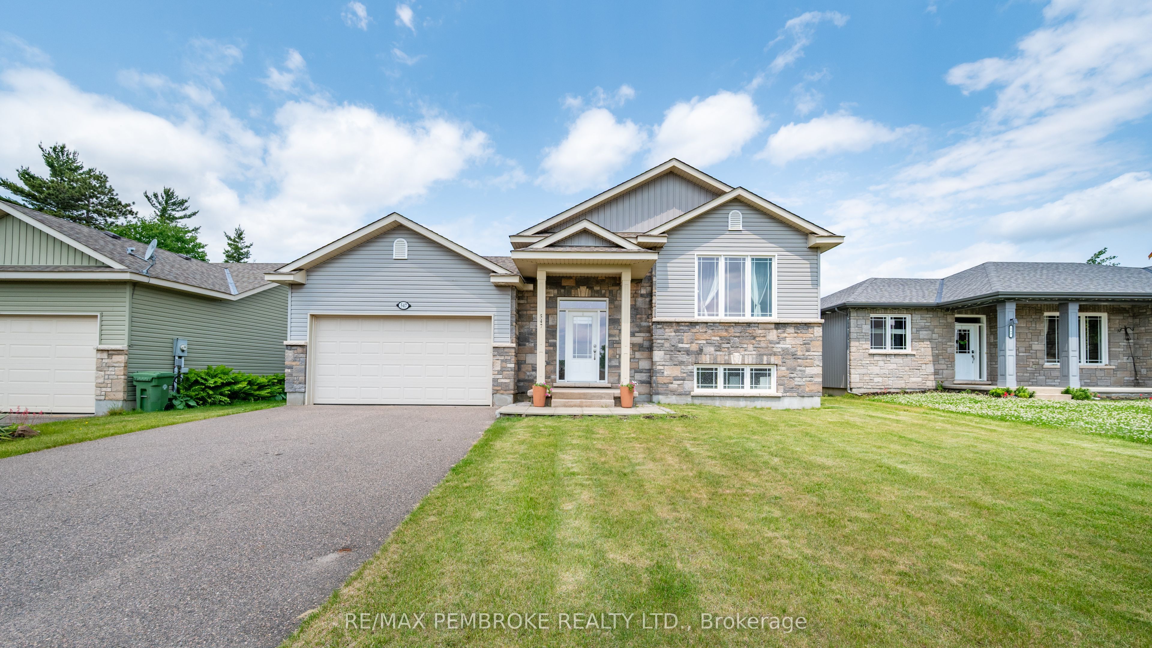 547 Gardner Crescent Property Photo 1