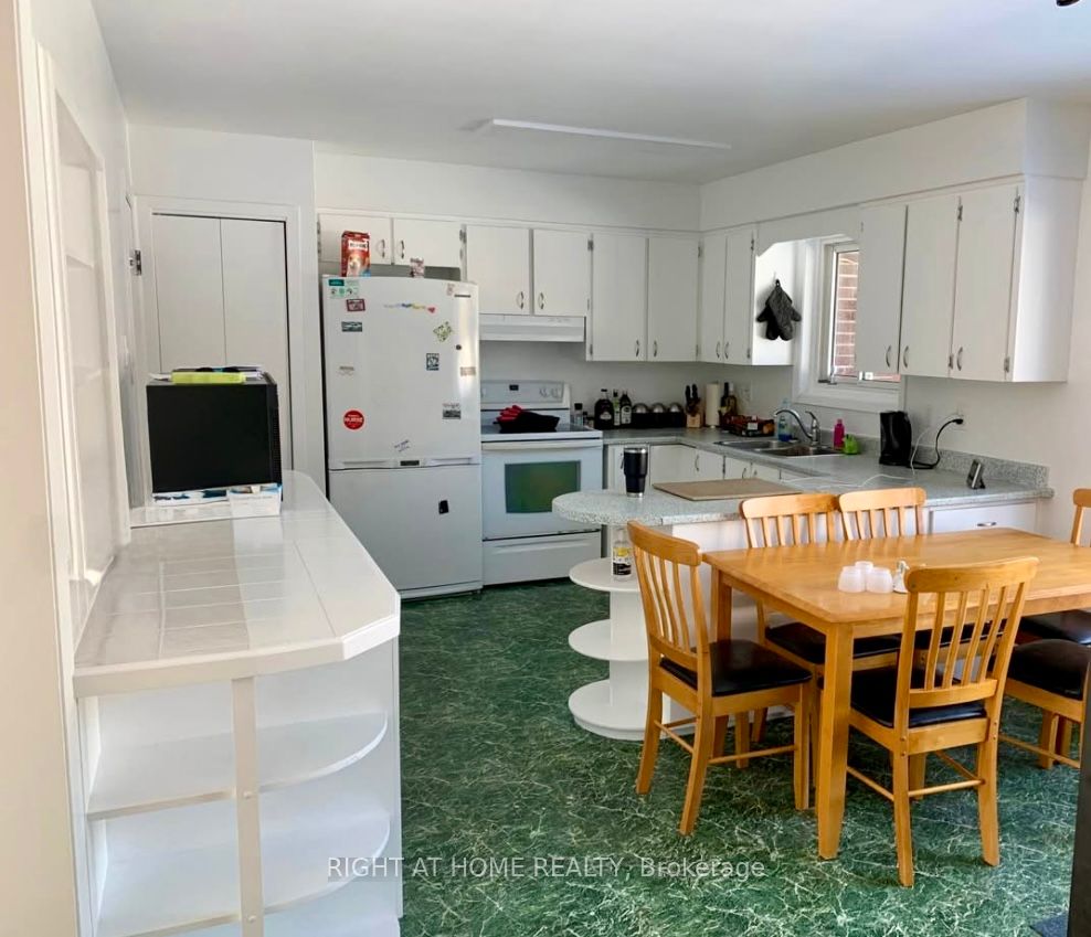 220 King Street Property Photo 6