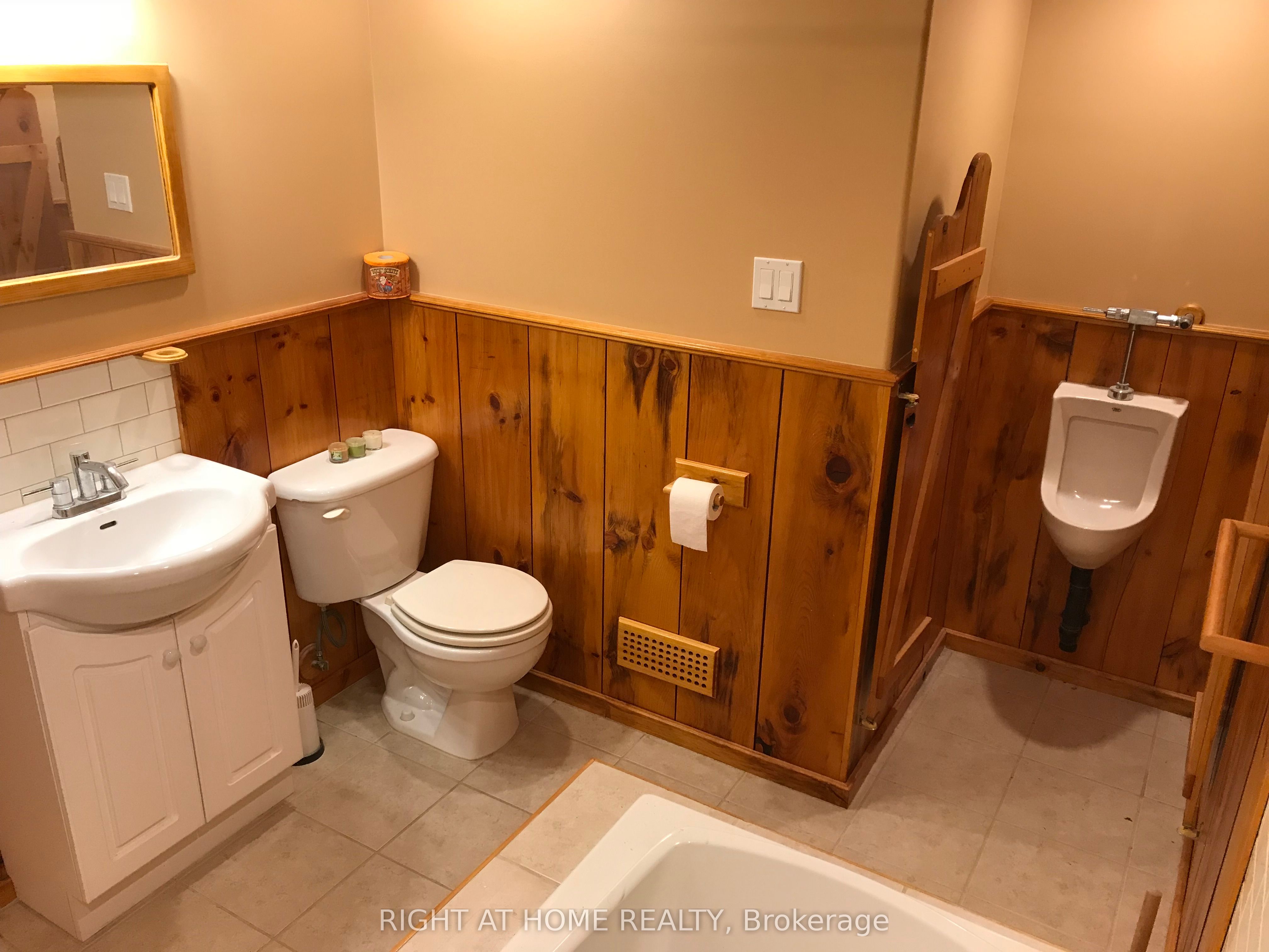 220 King Street Property Photo 19