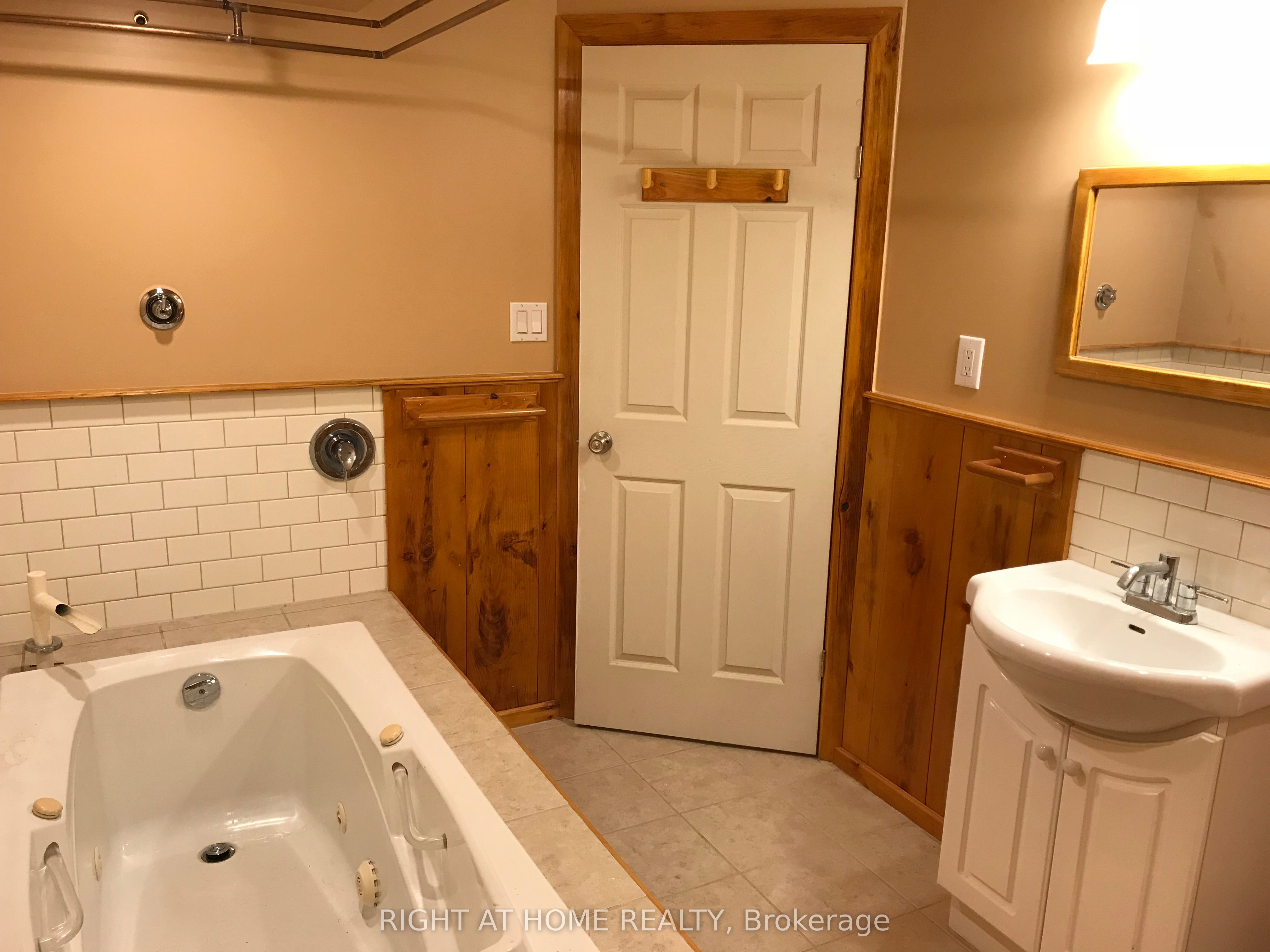 220 King Street Property Photo 20