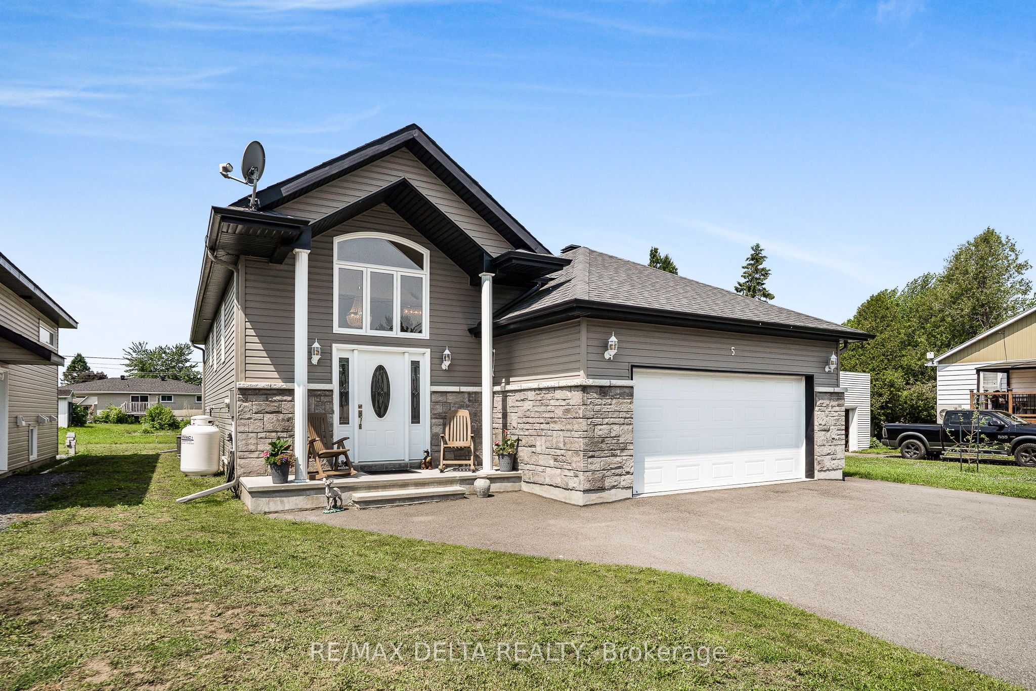 5 Lamoureux Street Property Photo 1
