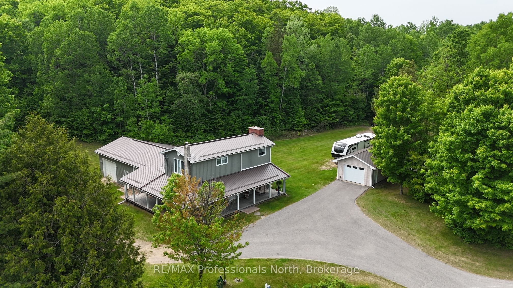 1023 Chester Cres Property Photo 1