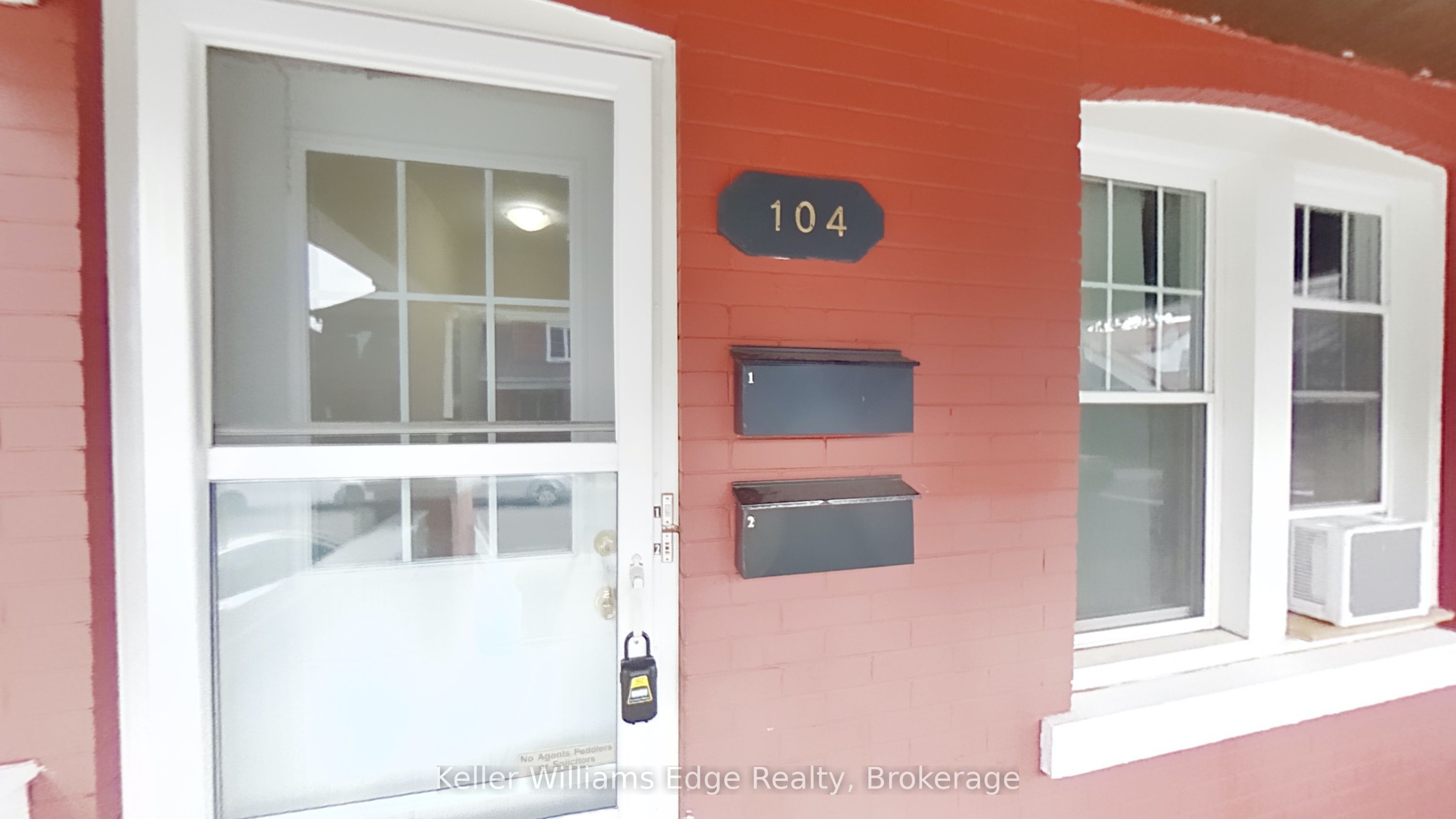 104 Rosslyn Avenue N 2 Property Photo 1