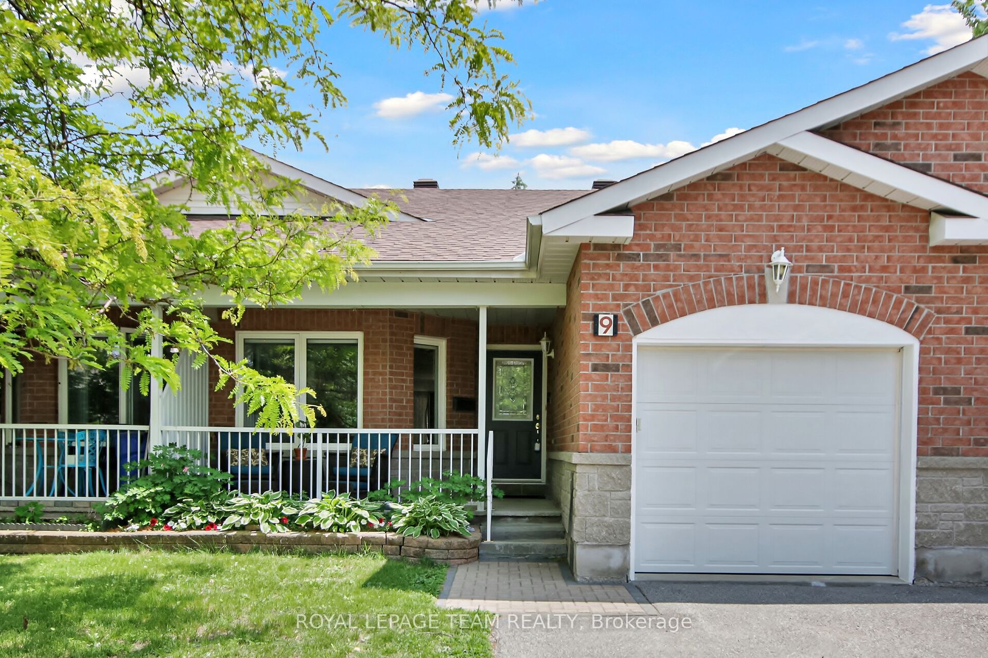 9 Weaver Crescent Property Photo 1