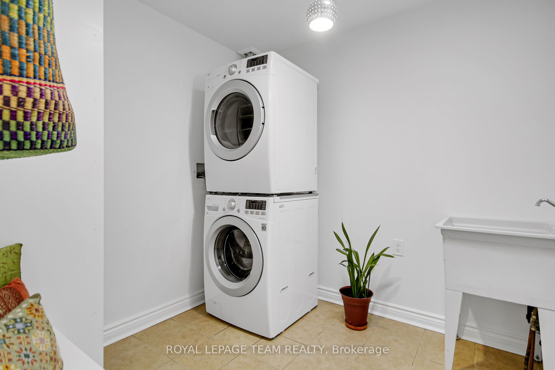 9 Weaver Crescent Property Photo 17