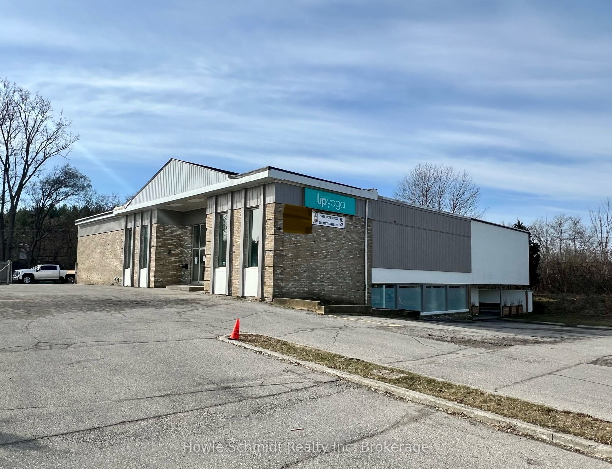 100 Dundas Street E Property Photo 1