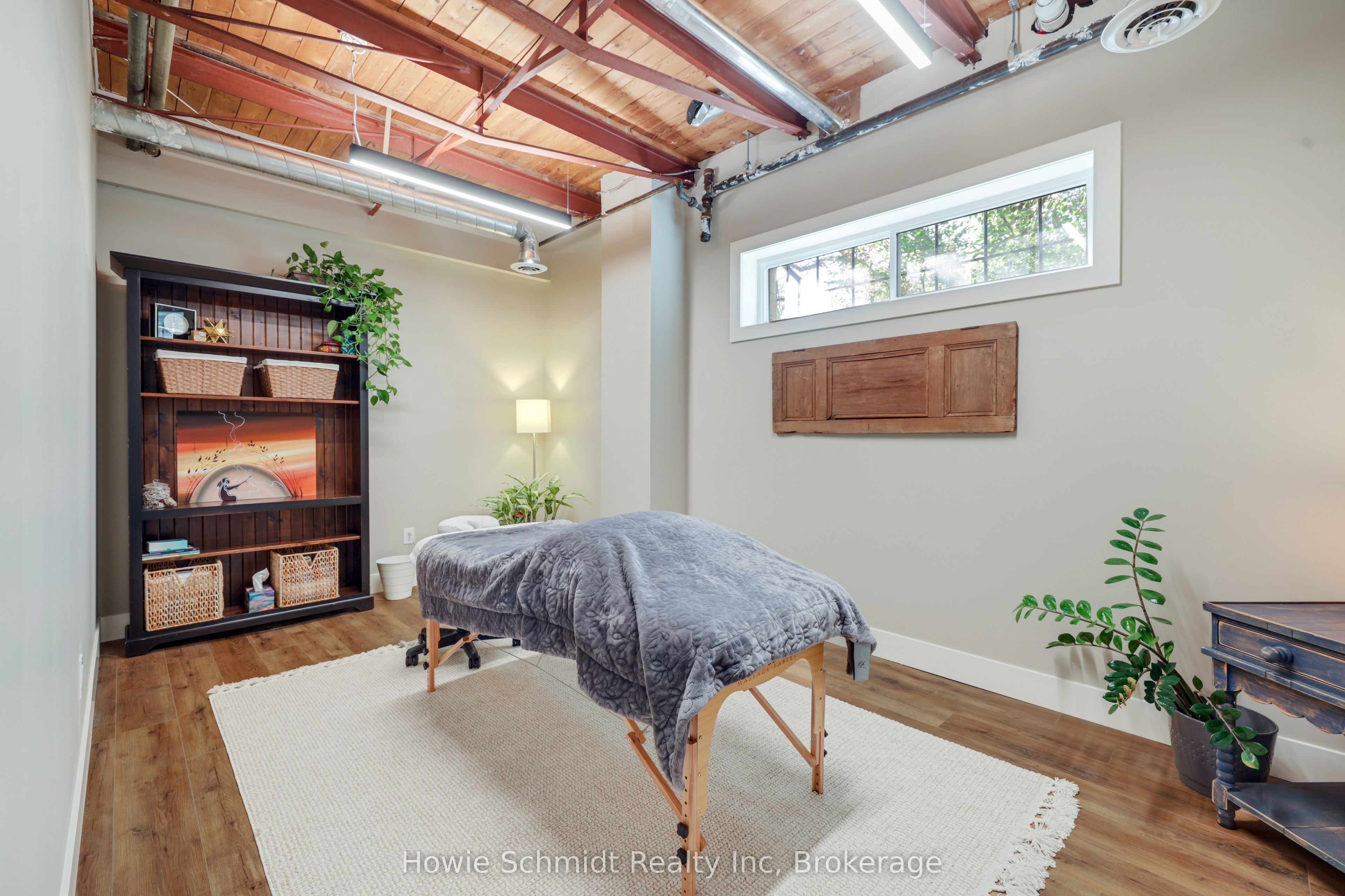 100 Dundas Street E Property Photo 16