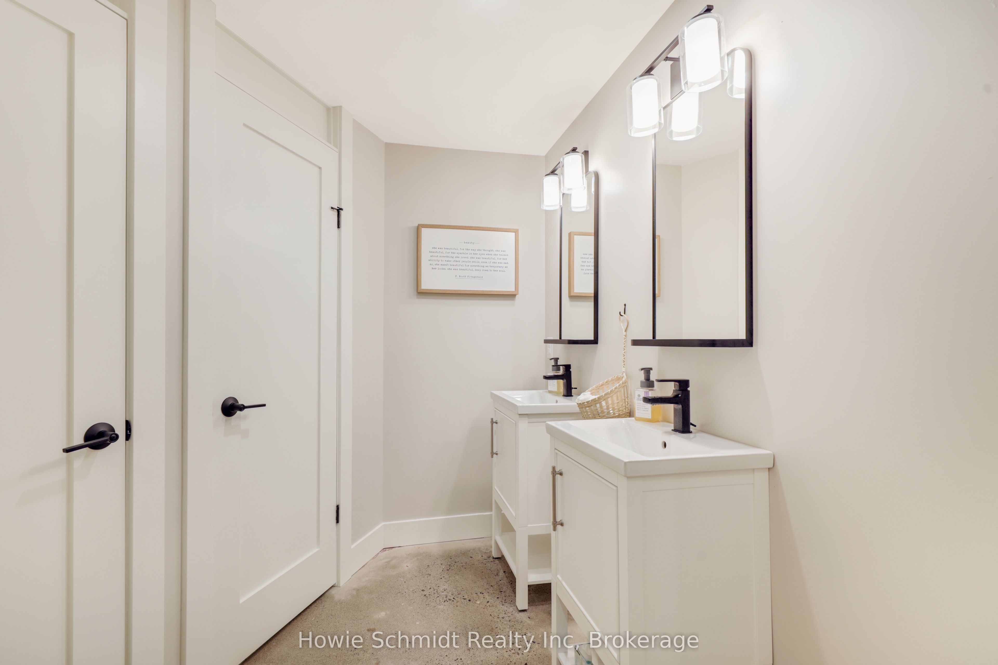 100 Dundas Street E Property Photo 30