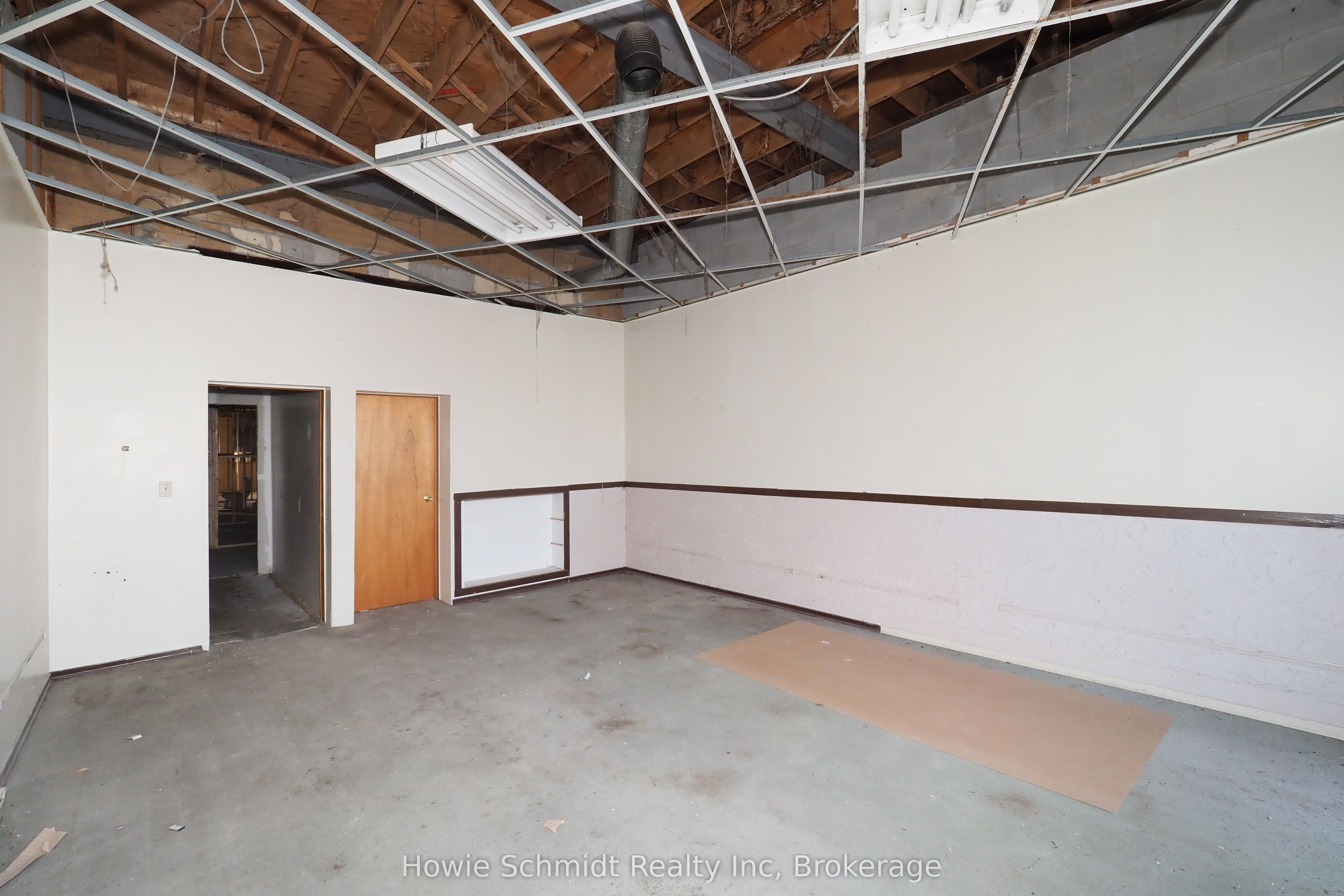 100 Dundas Street E Property Photo 34