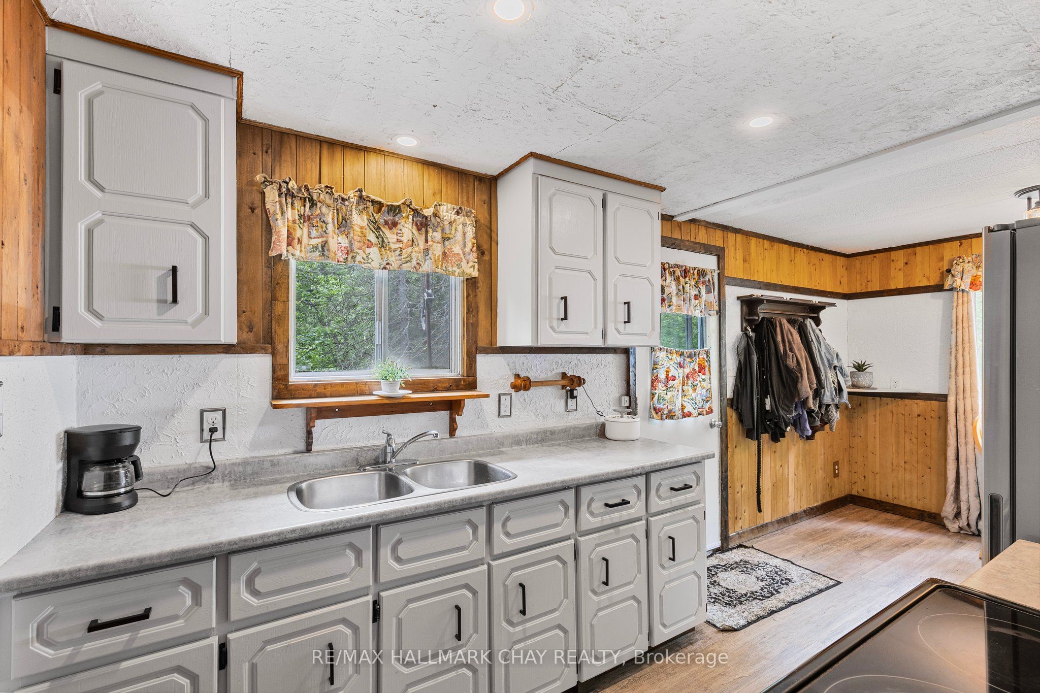 1465 Falkenburg Road Property Photo 12