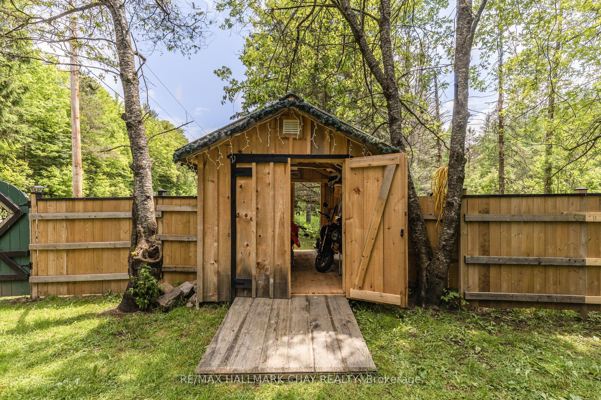 1465 Falkenburg Road Property Photo 20