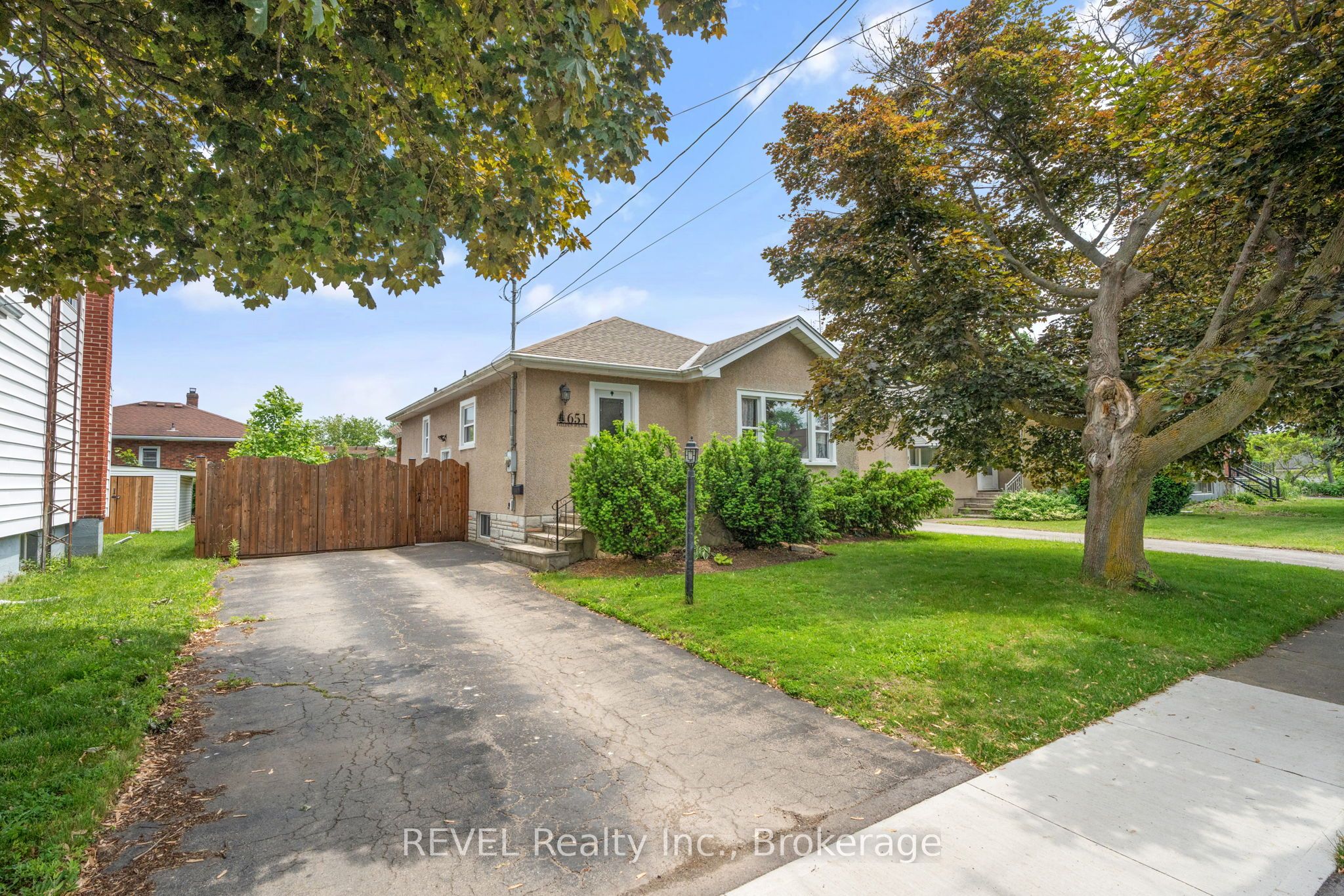 651 Fielden Avenue Property Photo 1