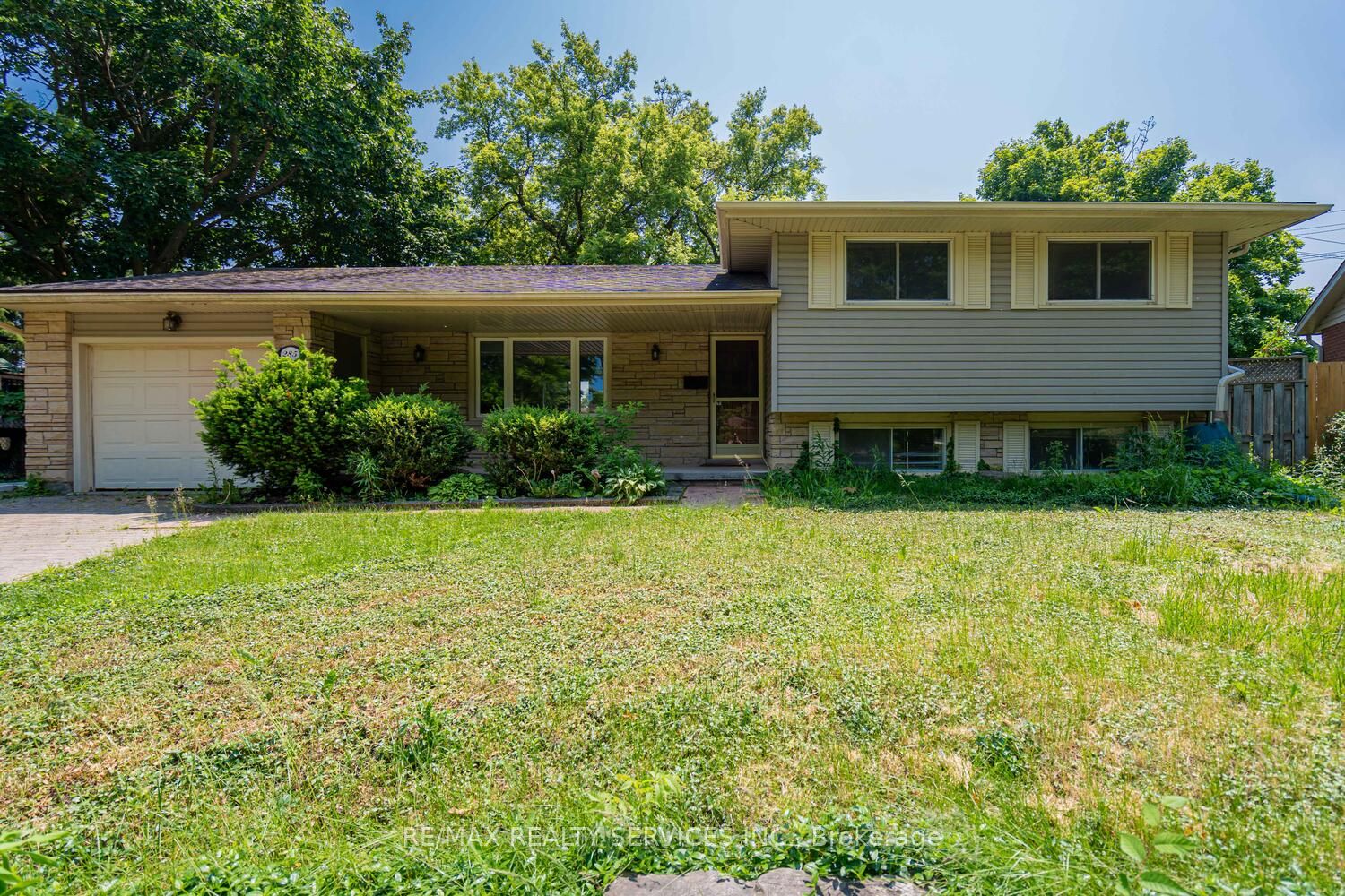 285 Thorncrest Drive Property Photo 1