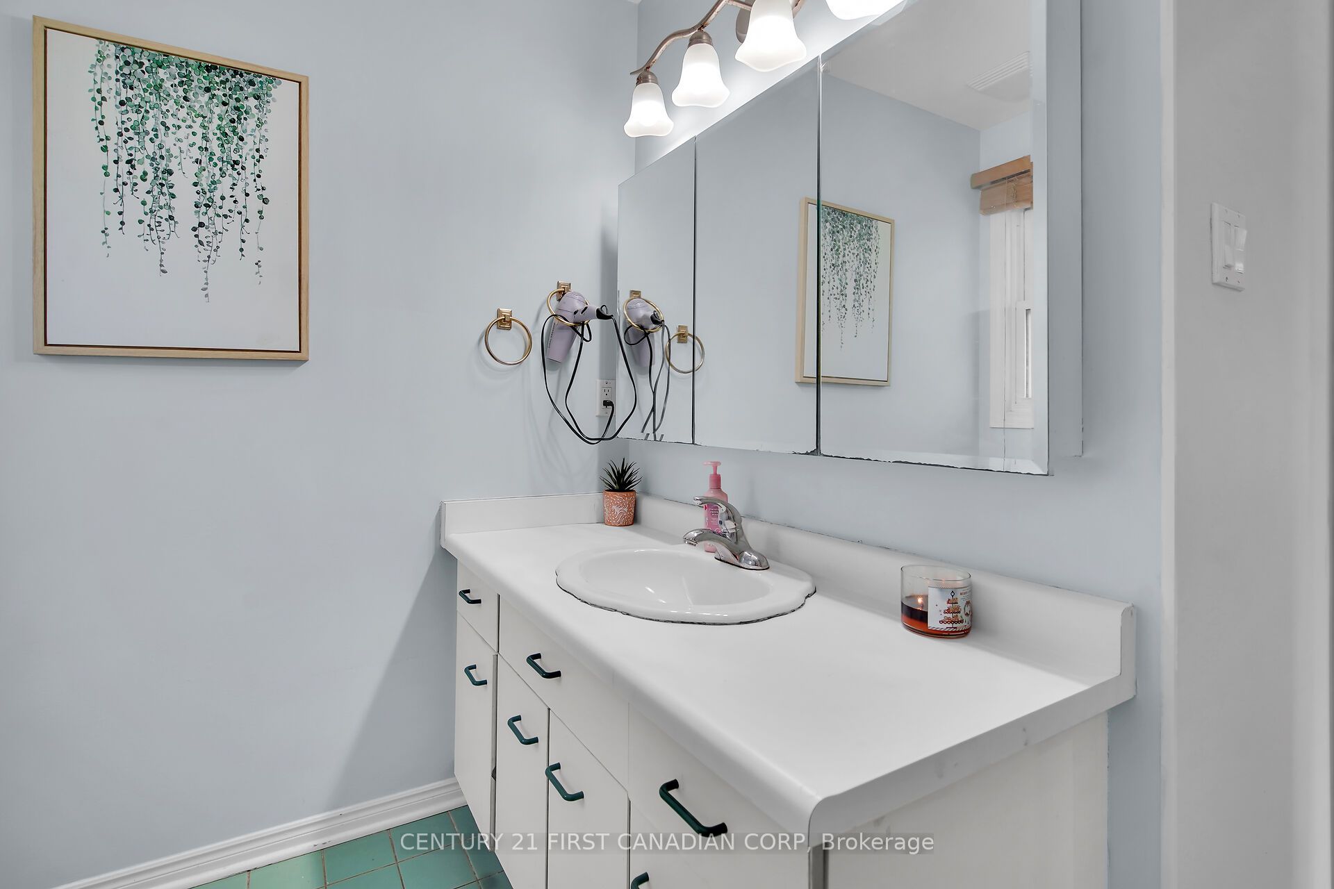 66 Nanette Drive N Property Photo 29