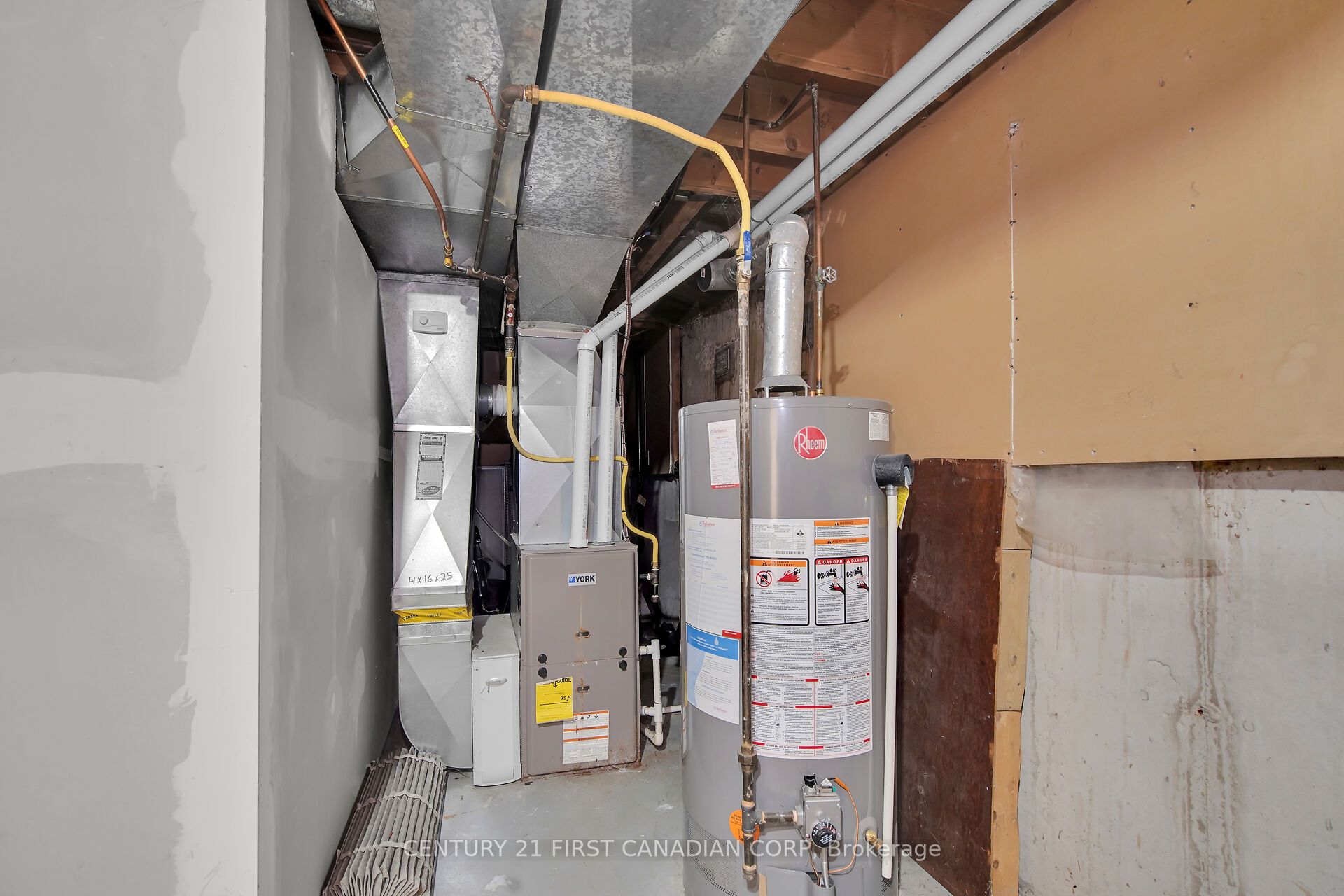 66 Nanette Drive N Property Photo 40