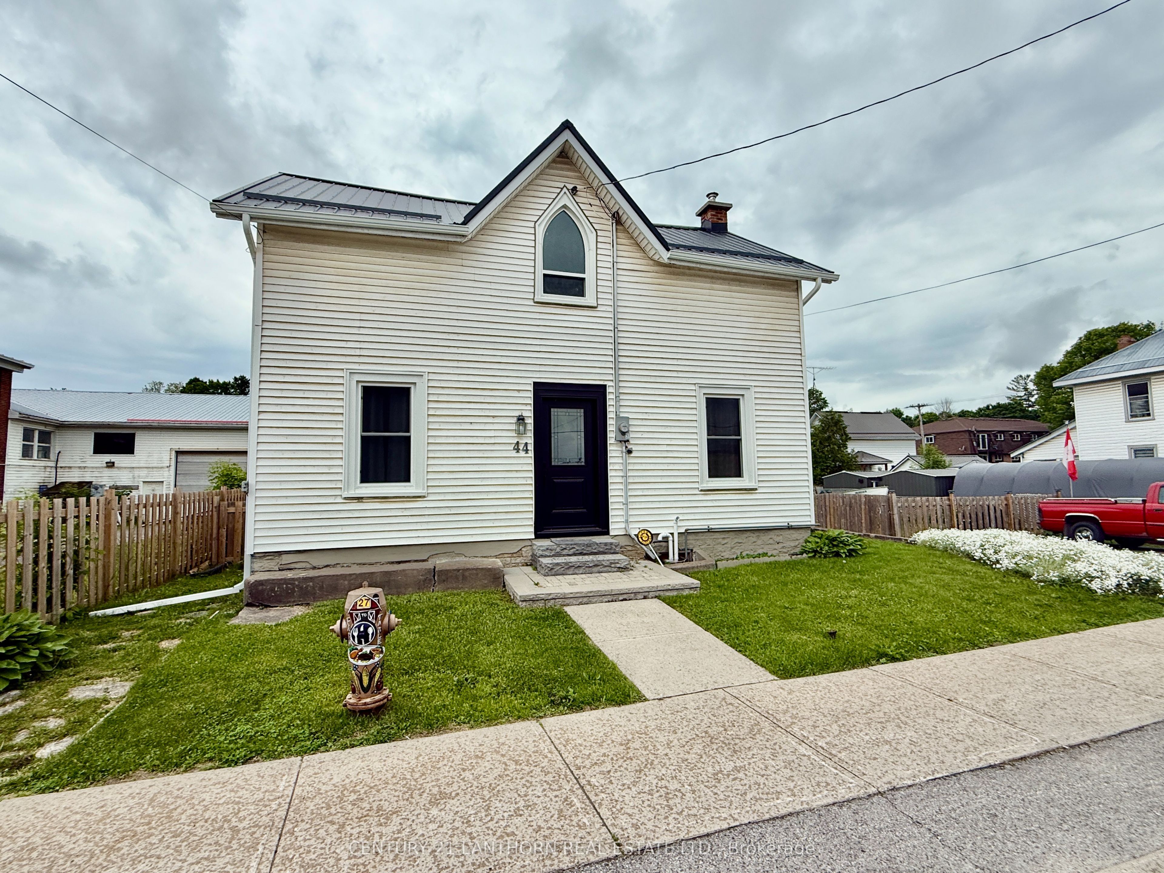 44 Metcalf Street Property Photo 1