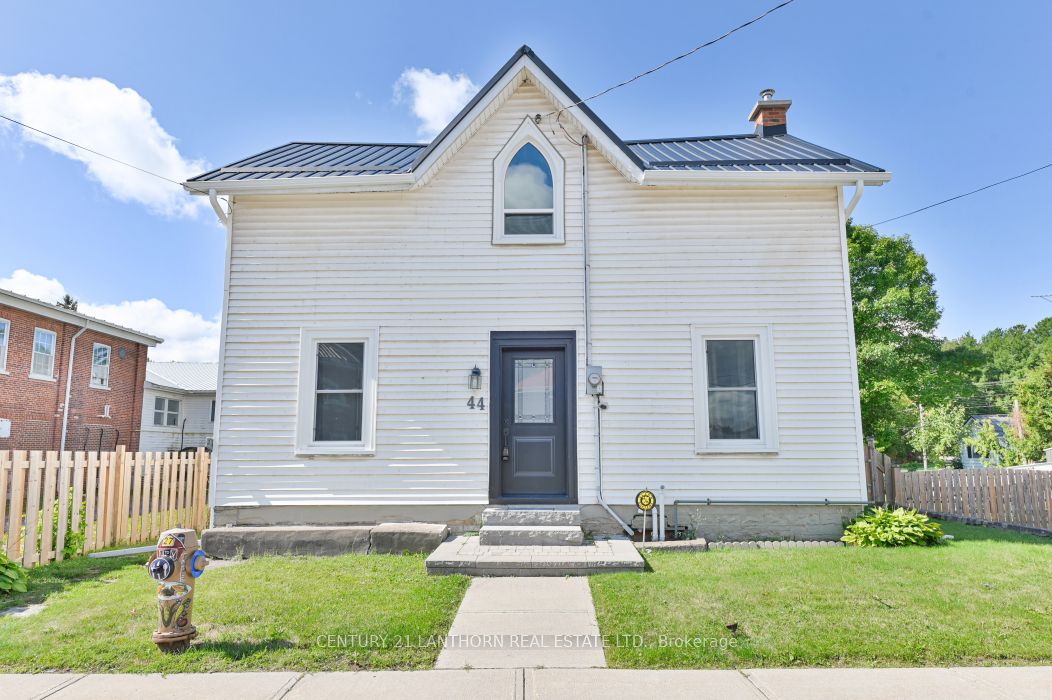 44 Metcalf Street Property Photo 4