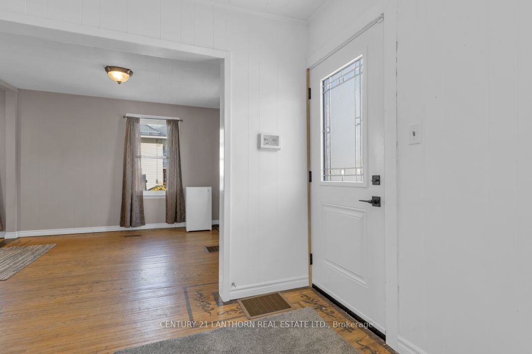 44 Metcalf Street Property Photo 9