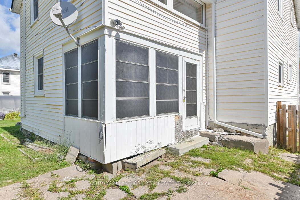 44 Metcalf Street Property Photo 28