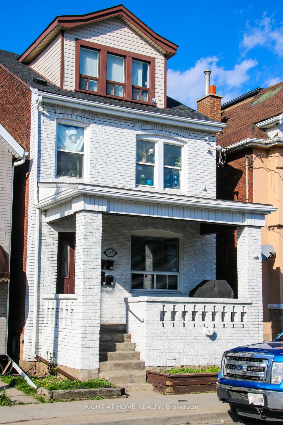 487 Cannon Street E Property Photo 2