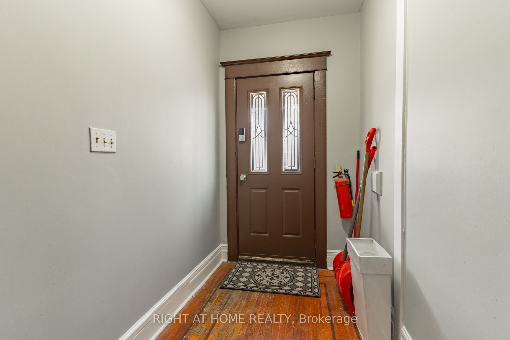 487 Cannon Street E Property Photo 3