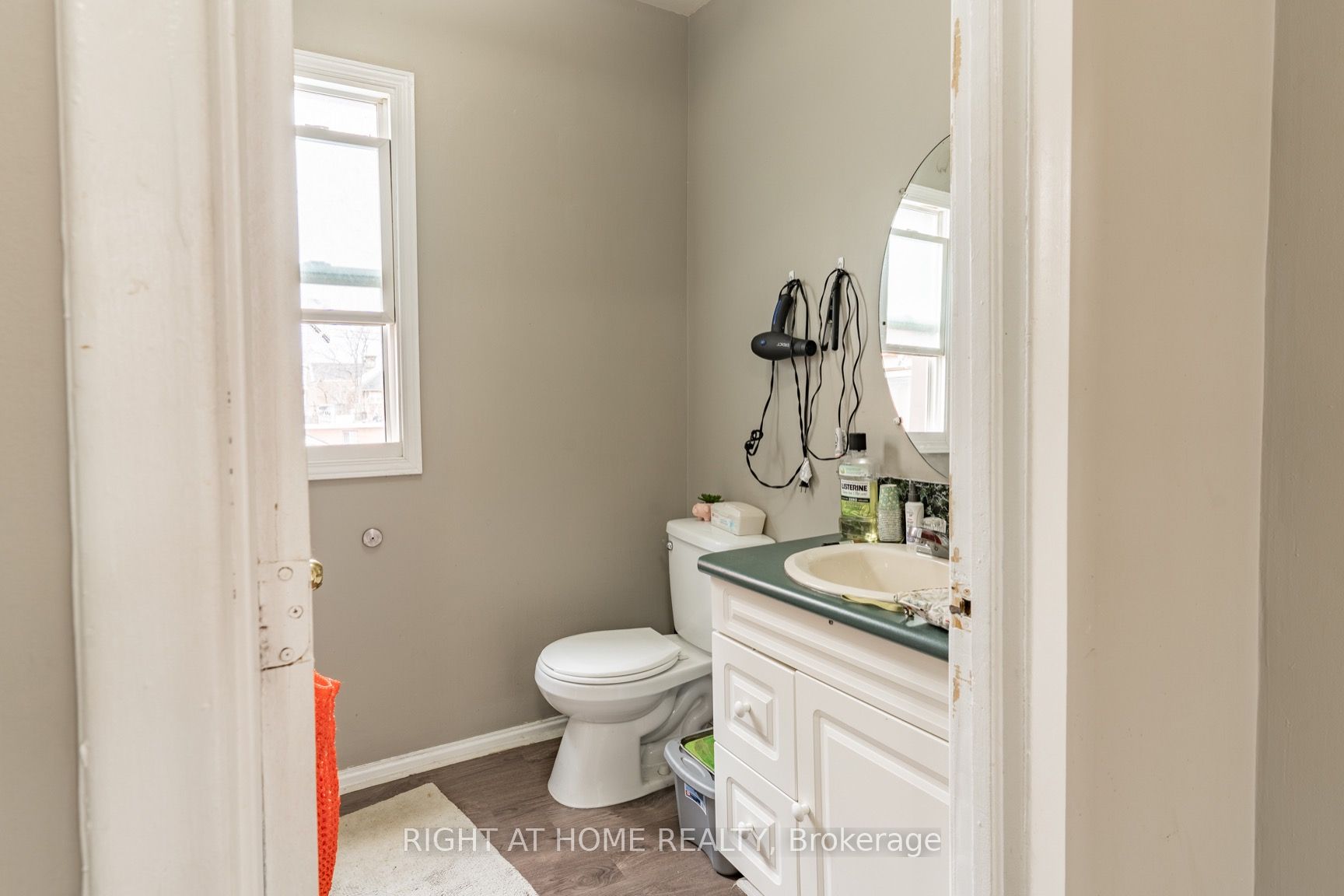 487 Cannon Street E Property Photo 4